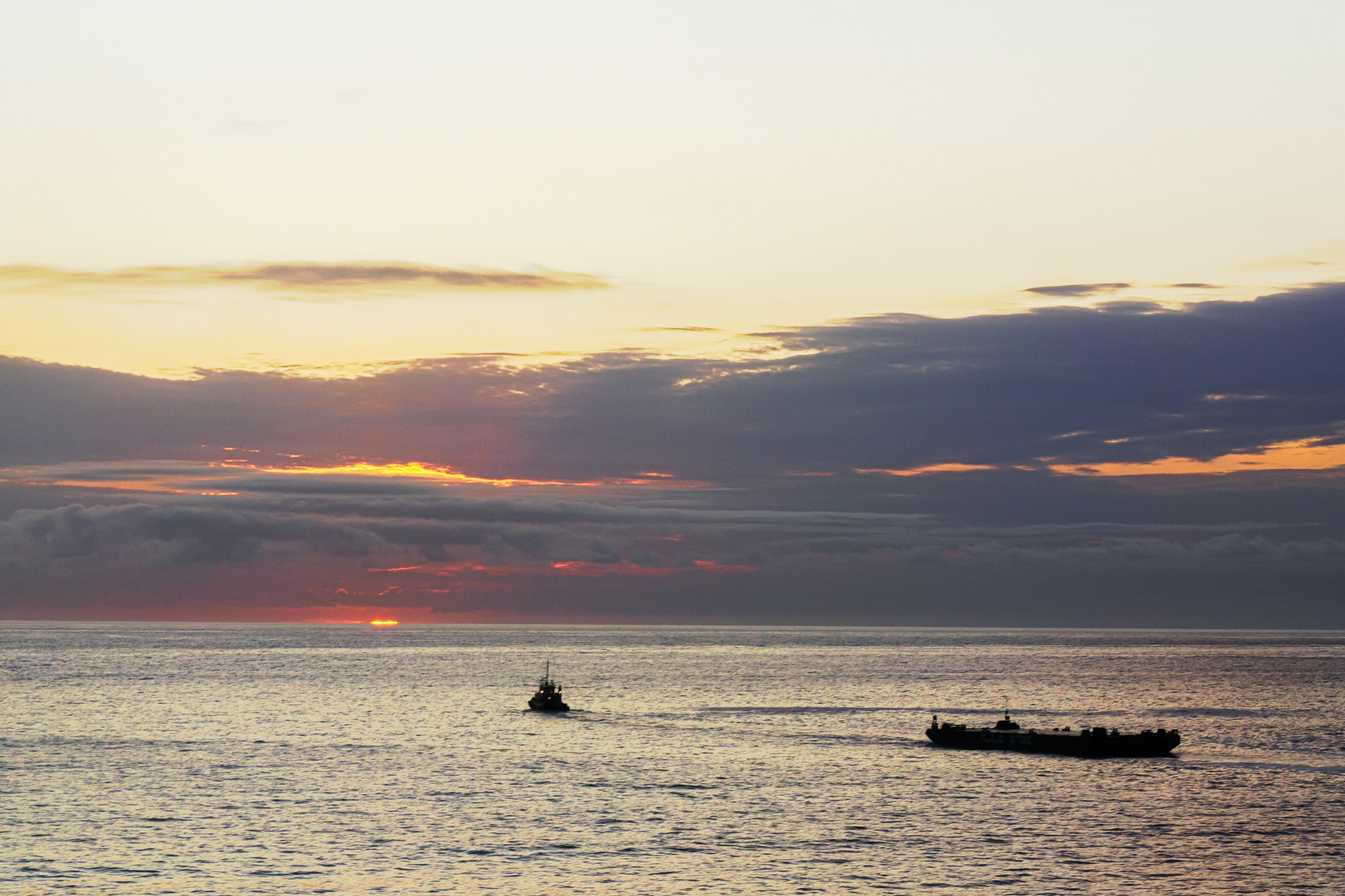 Sony a6000 + Sony Sonnar T* FE 35mm F2.8 ZA sample photo. Sunrise photography