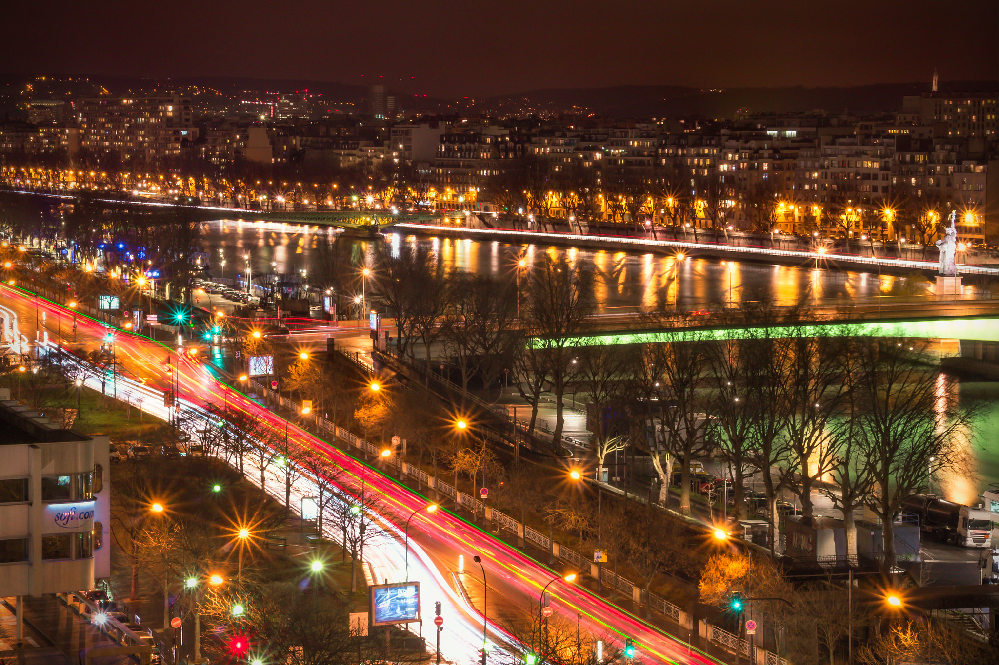Sony Alpha NEX-C3 + Sony E 55-210mm F4.5-6.3 OSS sample photo. Paris, france photography