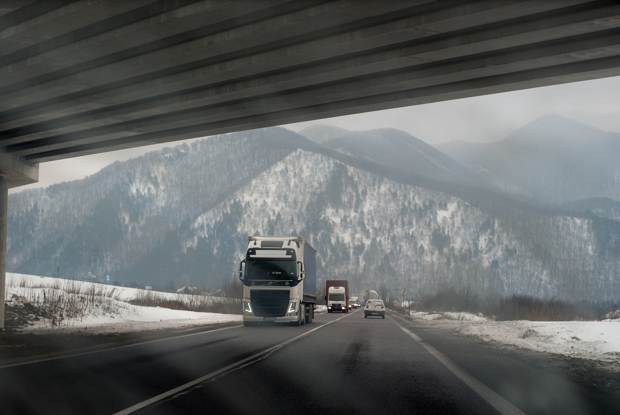 Sony Alpha DSLR-A200 + Minolta AF 50mm F1.7 sample photo. On the road photography