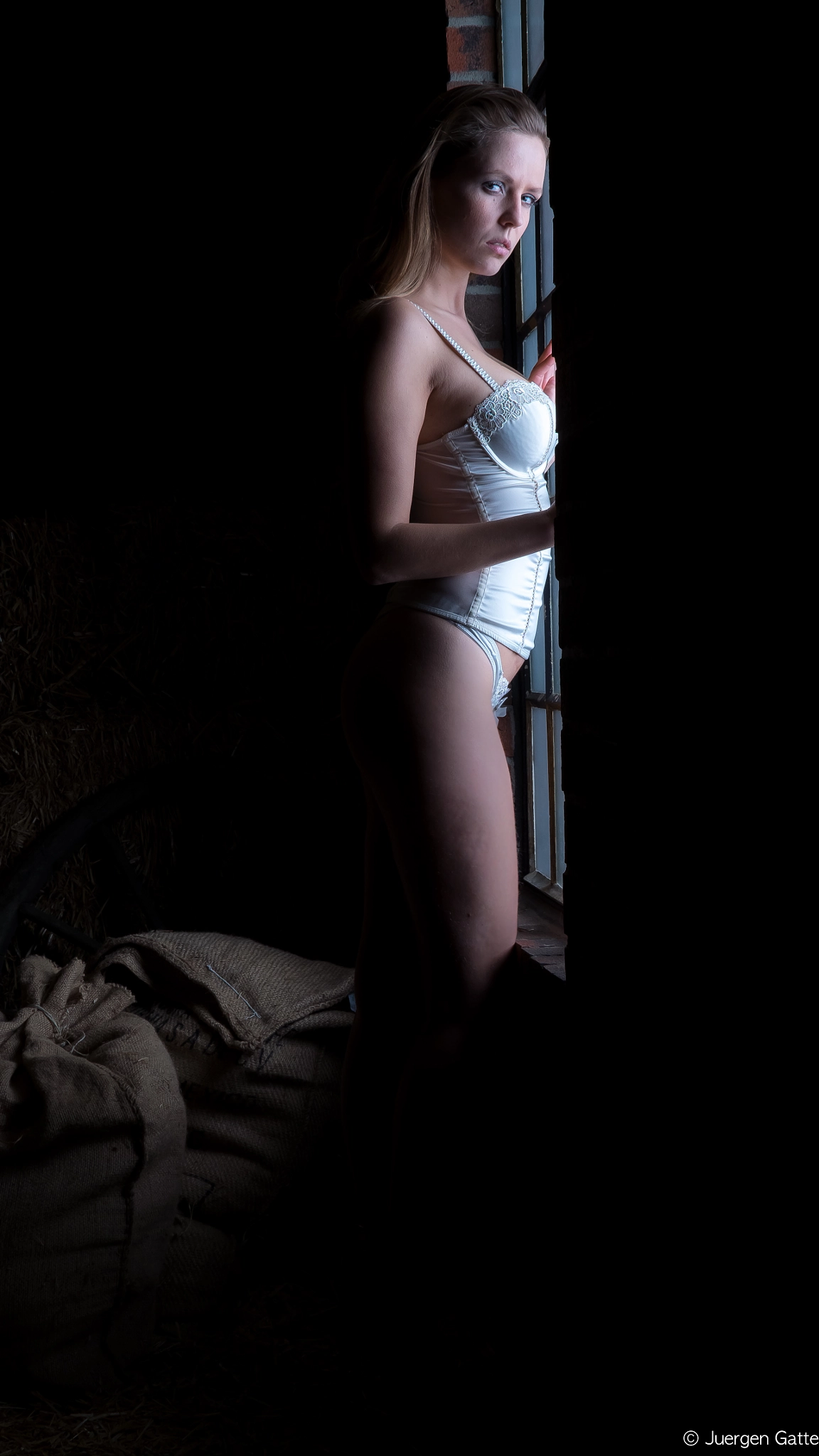 ZEISS Touit 32mm F1.8 sample photo. In der scheune photography