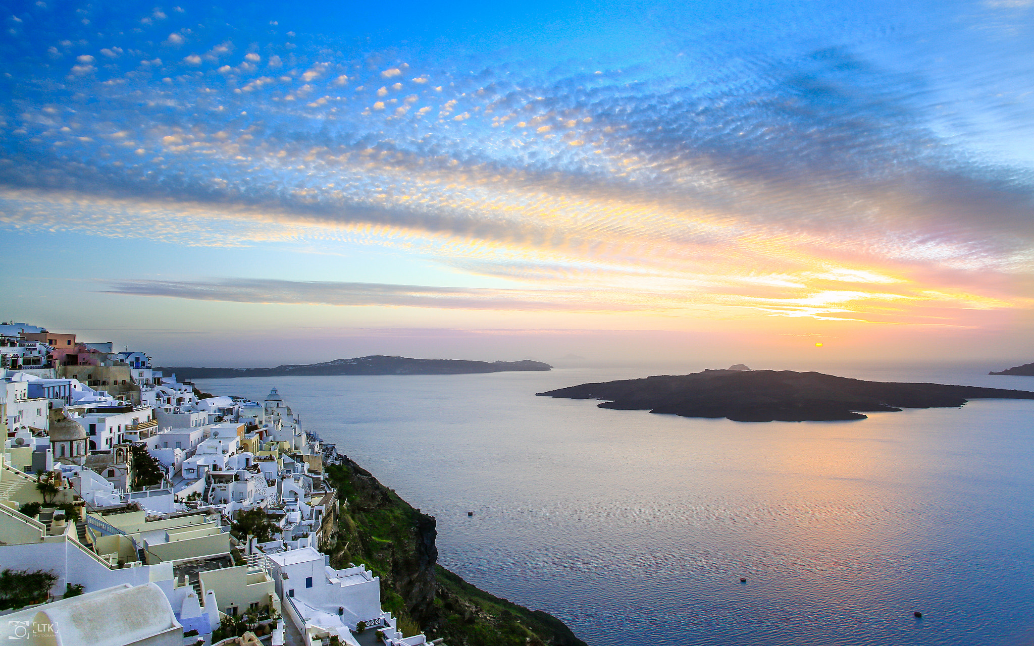 Canon EF 20-35mm F3.5-4.5 USM sample photo. Santorini sunset photography