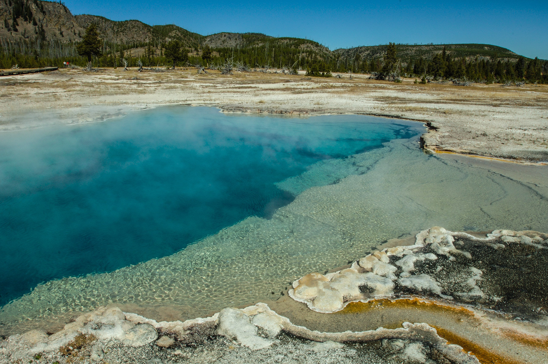 Nikon AF-S Nikkor 17-35mm F2.8D ED-IF sample photo. Yellowstone blue pond photography
