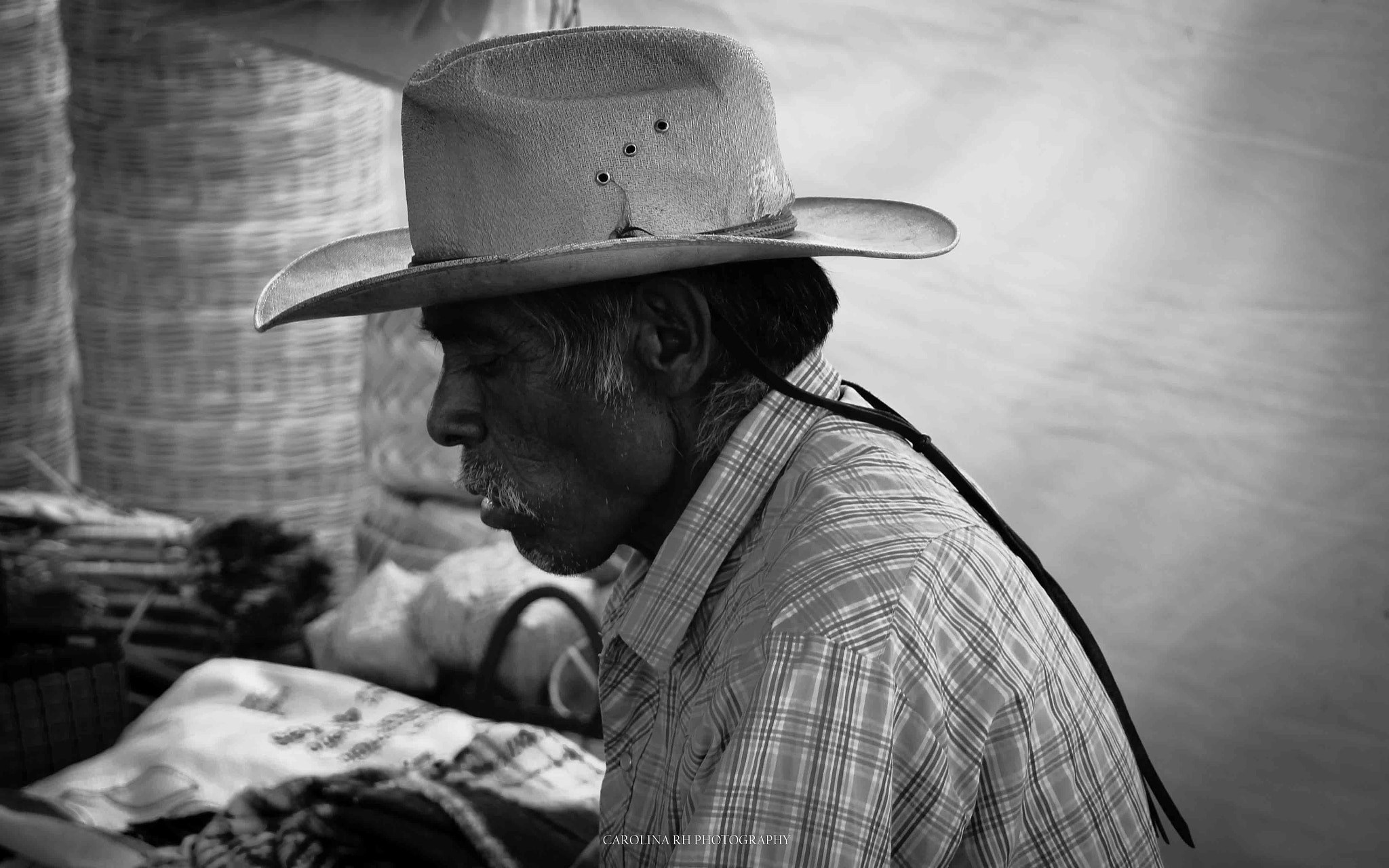 Canon EF 28-80mm f/3.5-5.6 sample photo. Señor con sombrero, día del trueque, cholula. photography