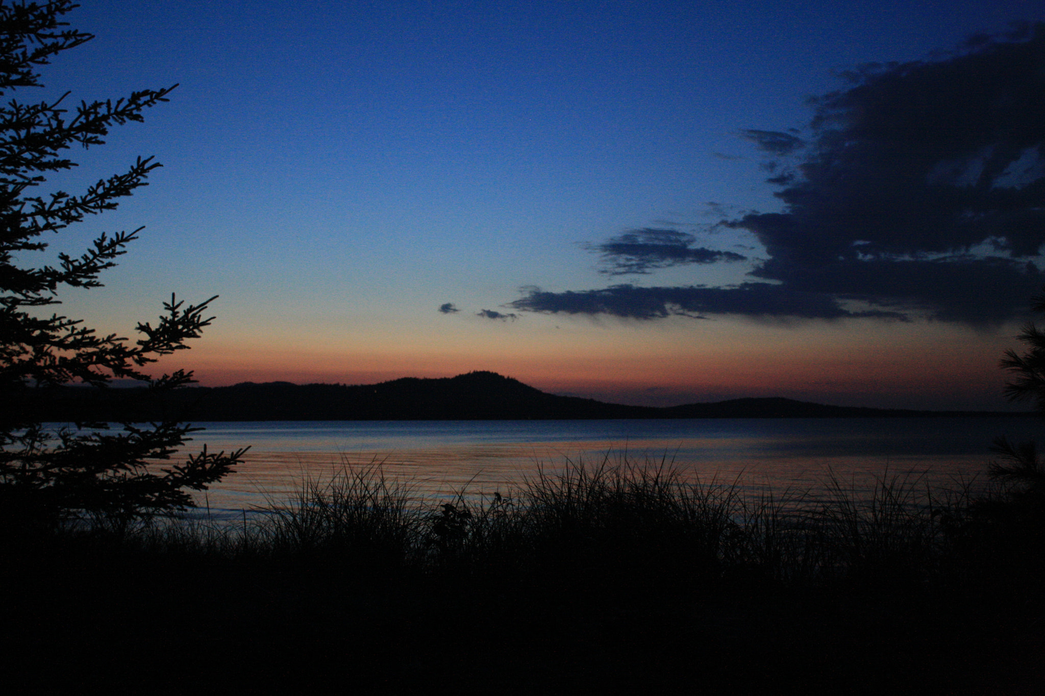 Canon EOS 1000D (EOS Digital Rebel XS / EOS Kiss F) sample photo. Lake at night photography