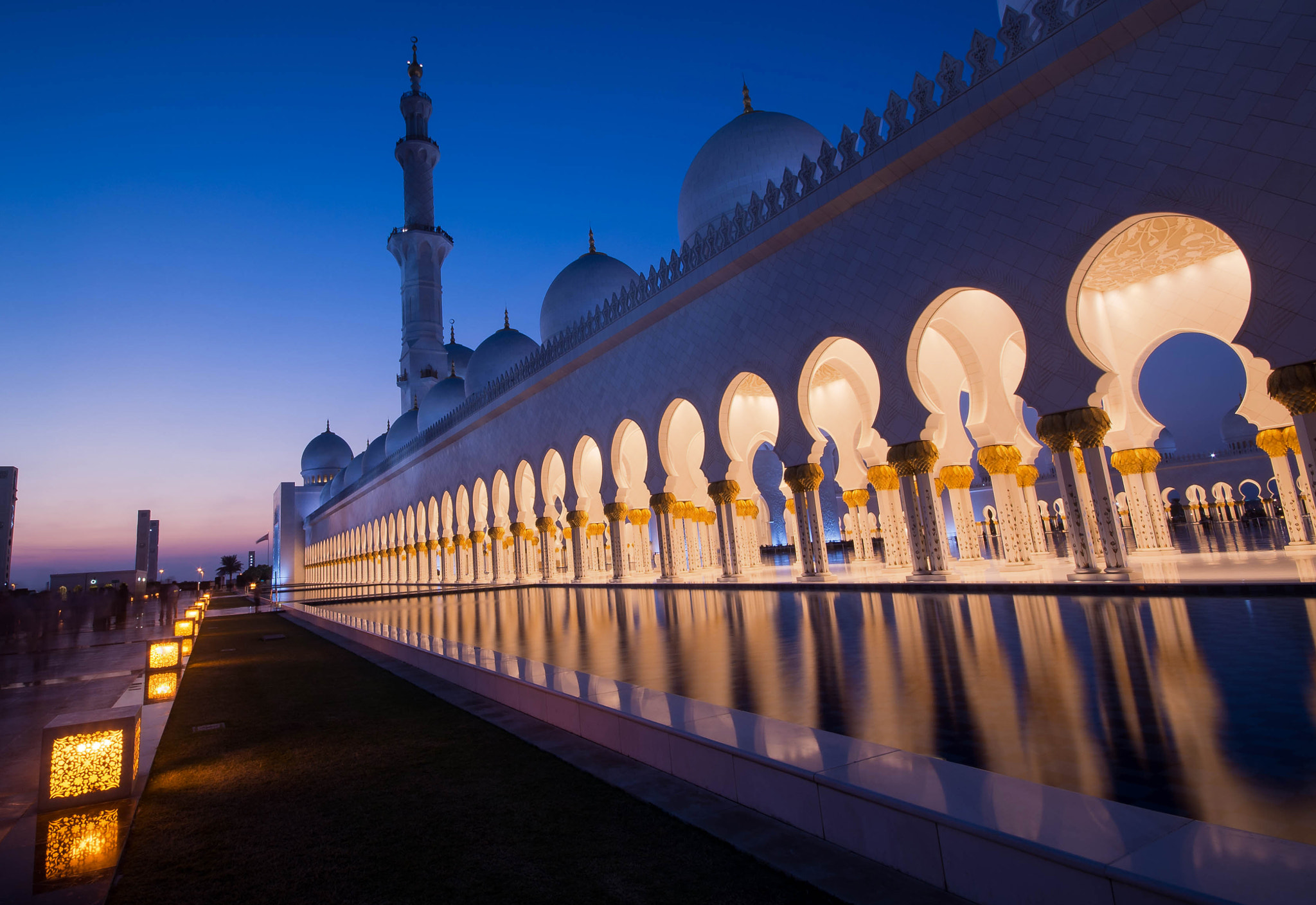 Sigma 10-20mm F4-5.6 EX DC HSM sample photo. Majestc mosque of abu dhabi photography