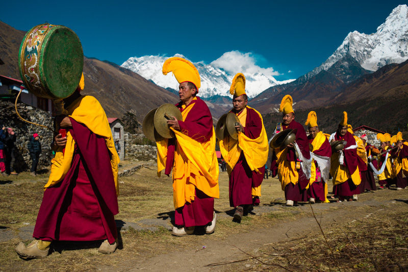 Nikon D800 + AF Nikkor 35mm f/2 sample photo. Mani rimdu festival trekking photography