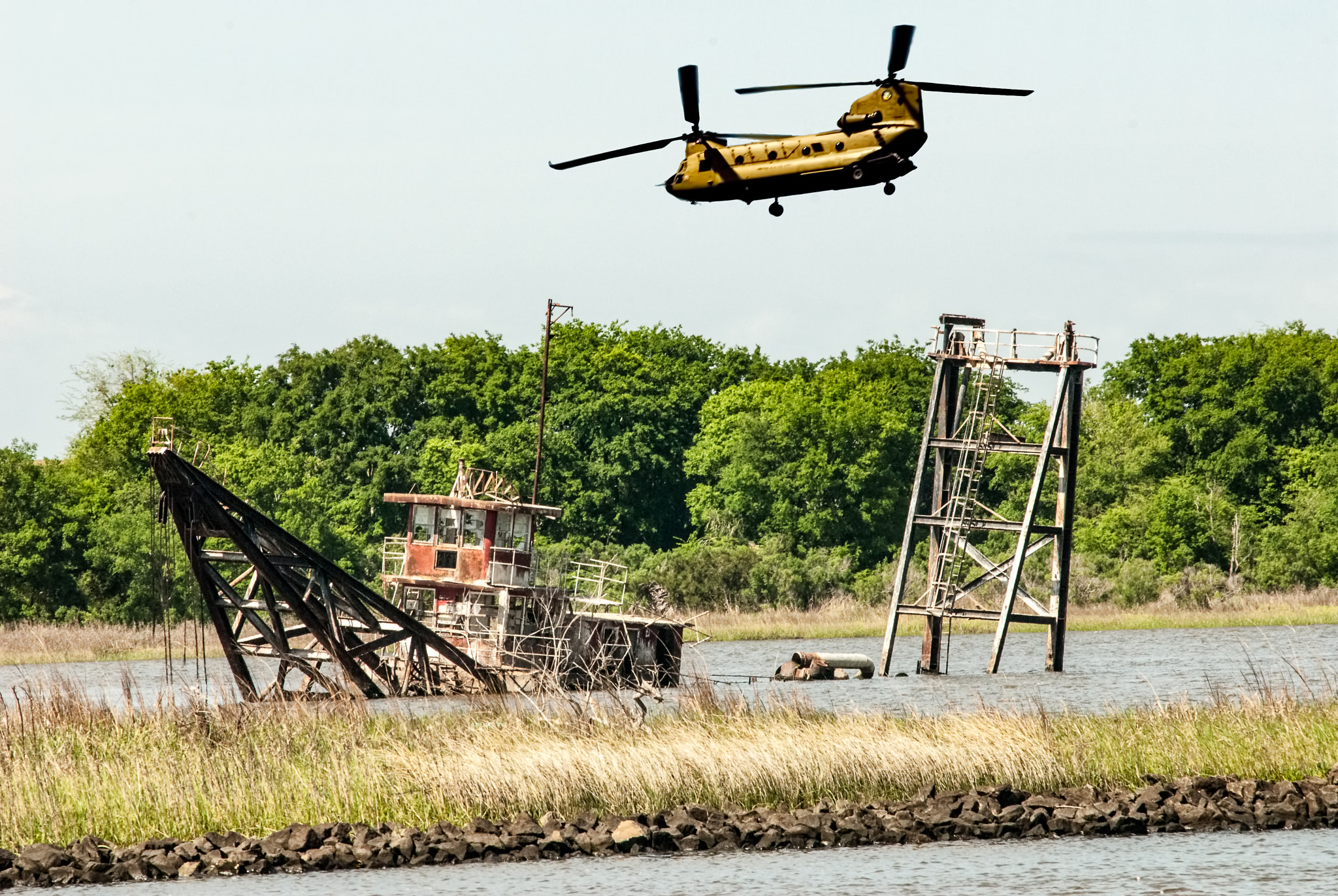 Sigma 70-200mm F2.8 EX DG Macro HSM II sample photo. Chinook river sunk photography