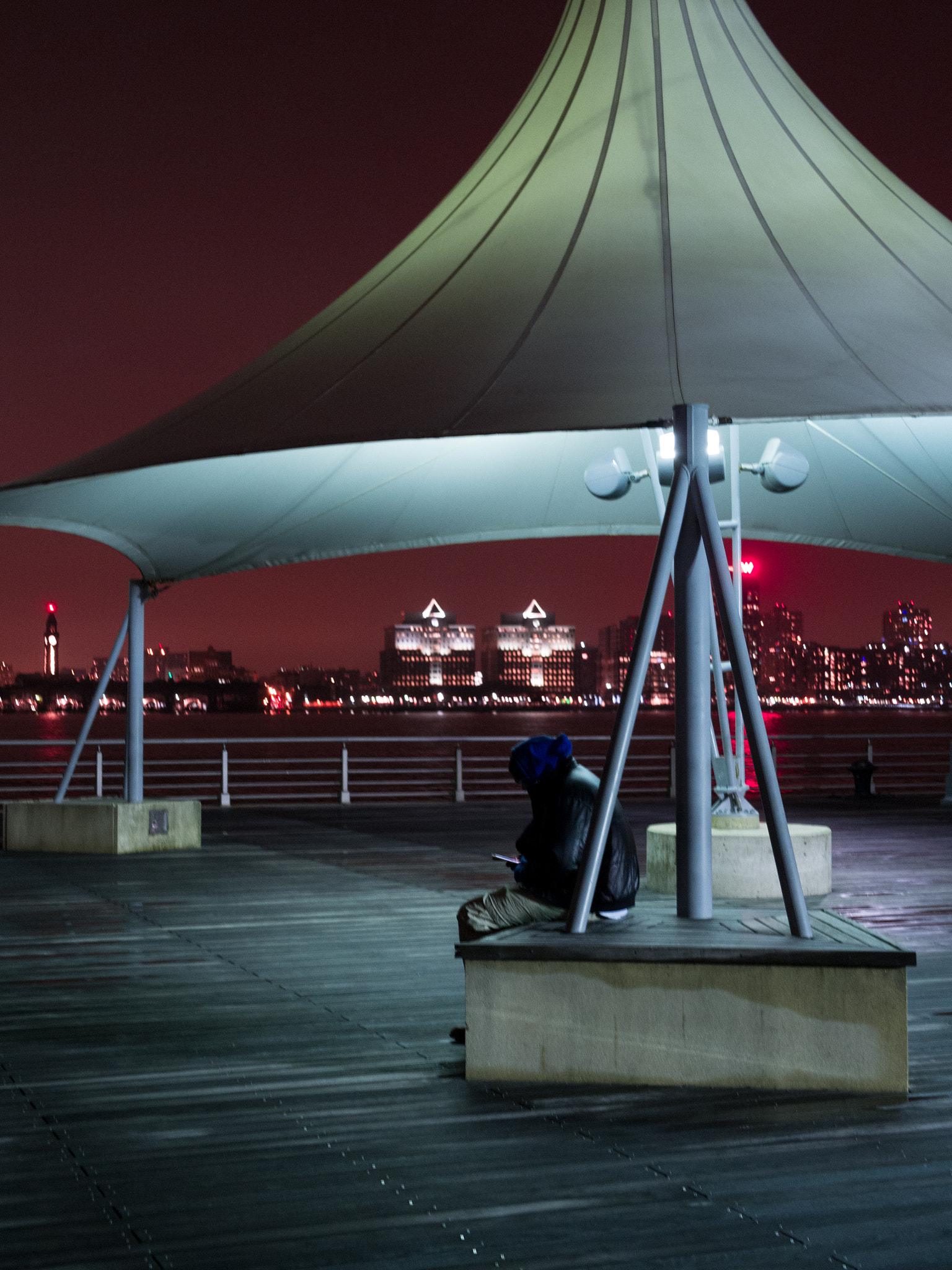 Olympus OM-D E-M5 + LUMIX G 25/F1.7 sample photo. A quiet night on the pier photography