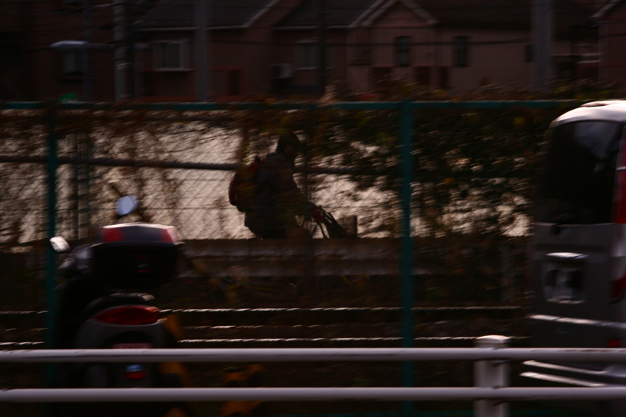 Canon EF 55-200mm F4.5-5.6 II USM sample photo. Passing photography