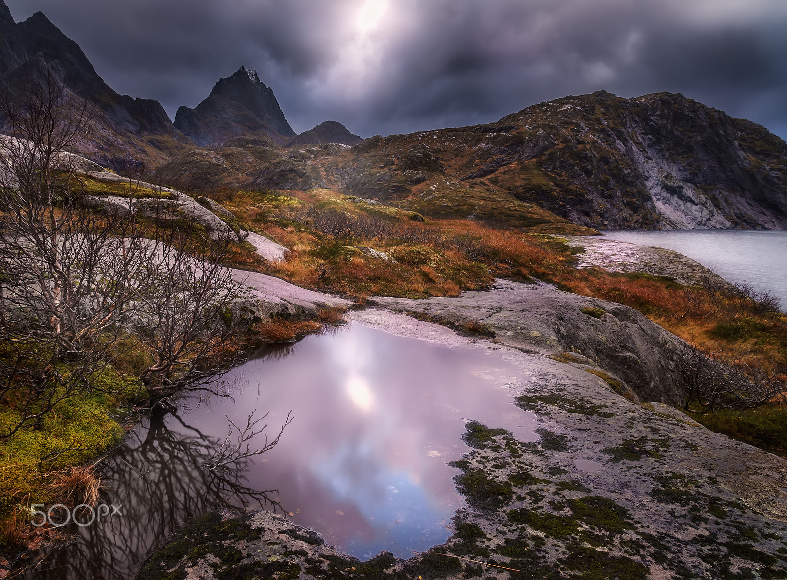 Sony a7R + Sony Vario-Tessar T* E 16-70mm F4 ZA OSS sample photo. Lofoten mountains and lakes photography