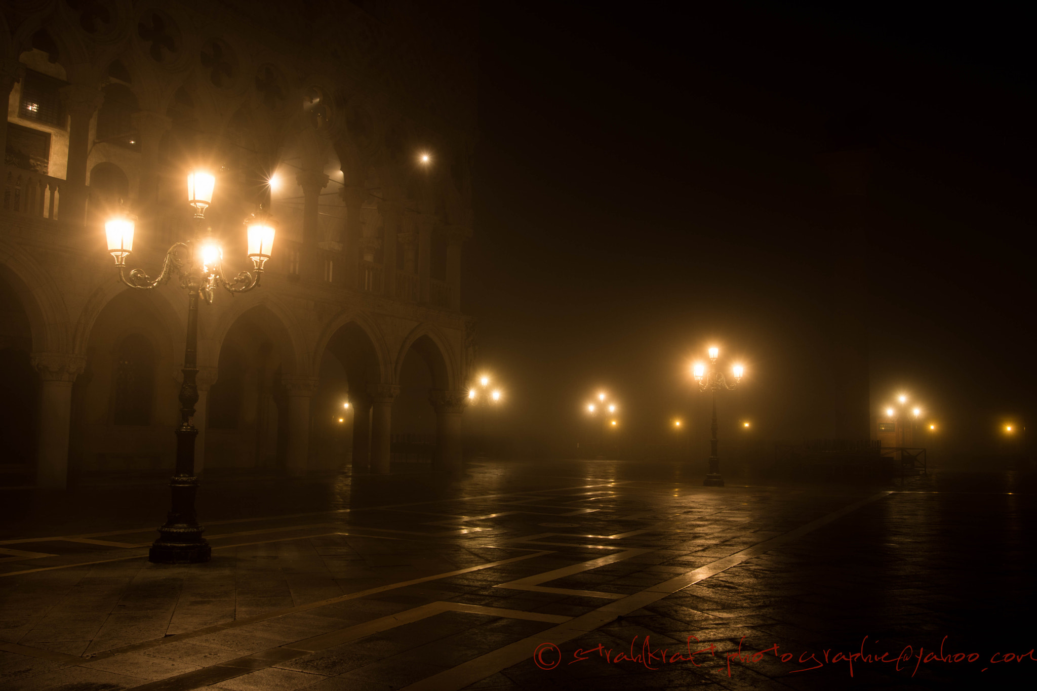Nikon D7100 + Nikon AF-S Nikkor 20mm F1.8G ED sample photo. Piazza san marco photography