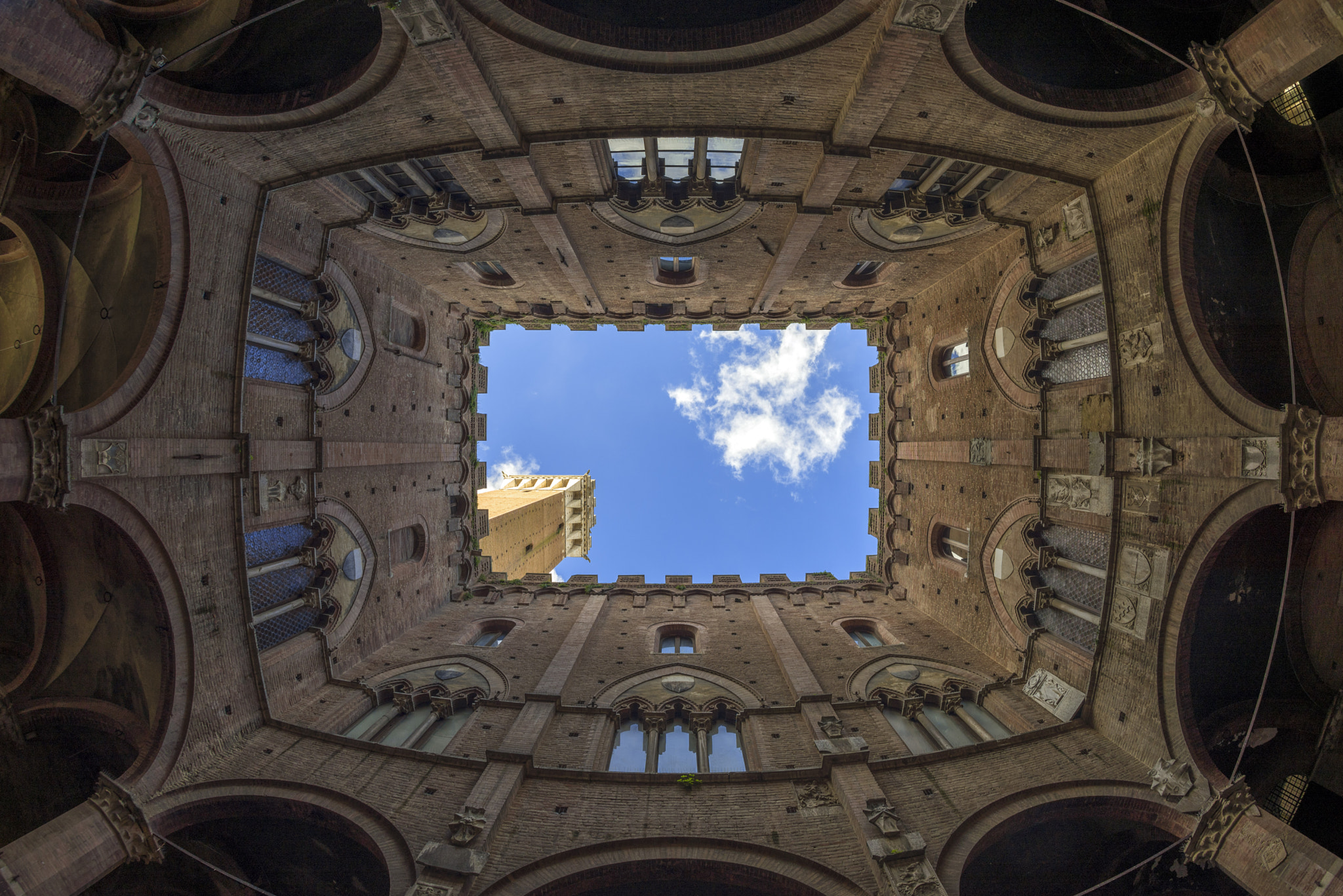 Nikon D600 + Nikon AF Fisheye-Nikkor 16mm F2.8D sample photo. Siena : torre del mangia photography