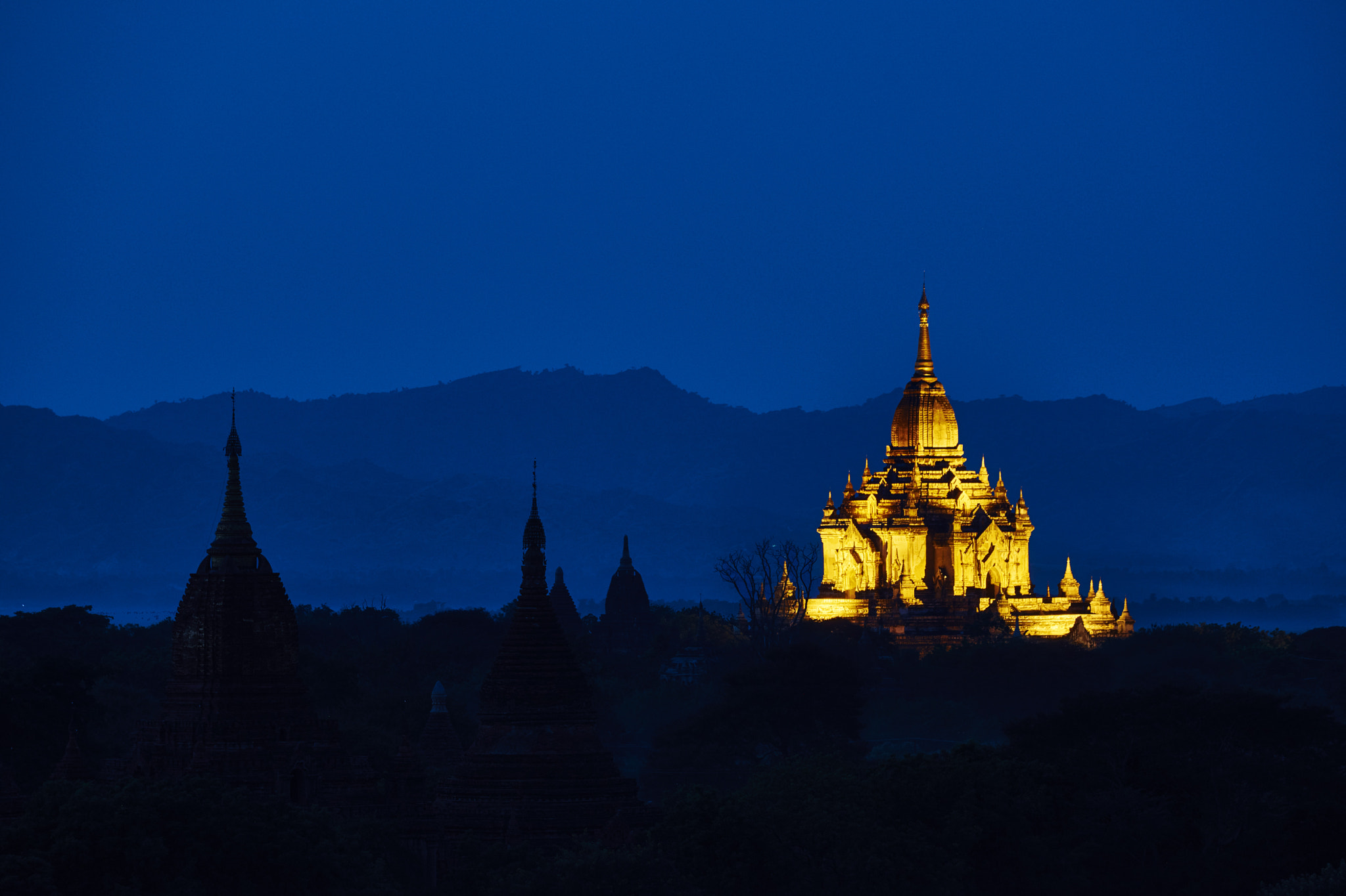 Sony 70-300mm F4.5-5.6 G SSM sample photo. Pagodas during blue hour photography