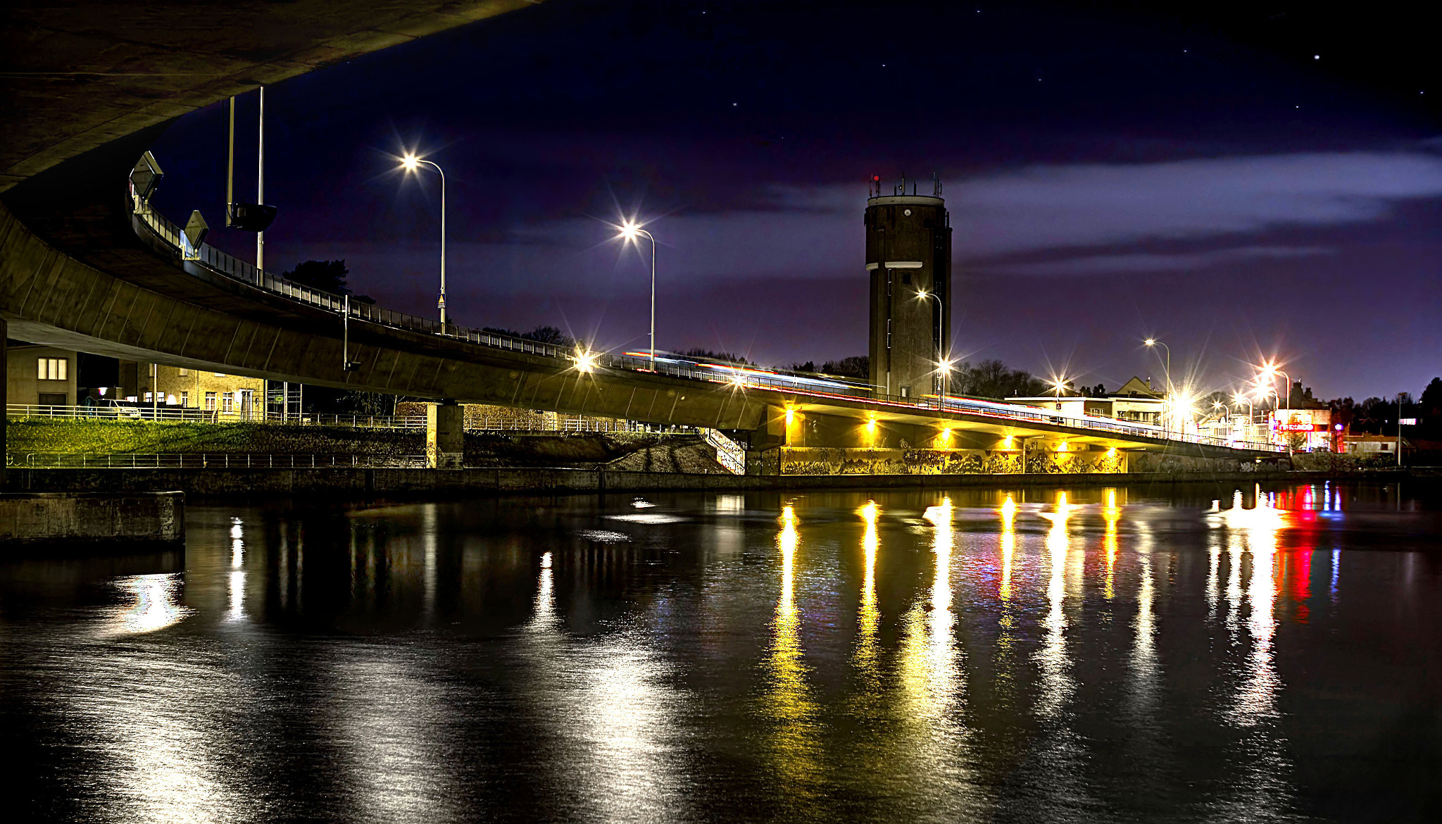 EF28-70mm f/2.8L USM sample photo. Under the bridge photography