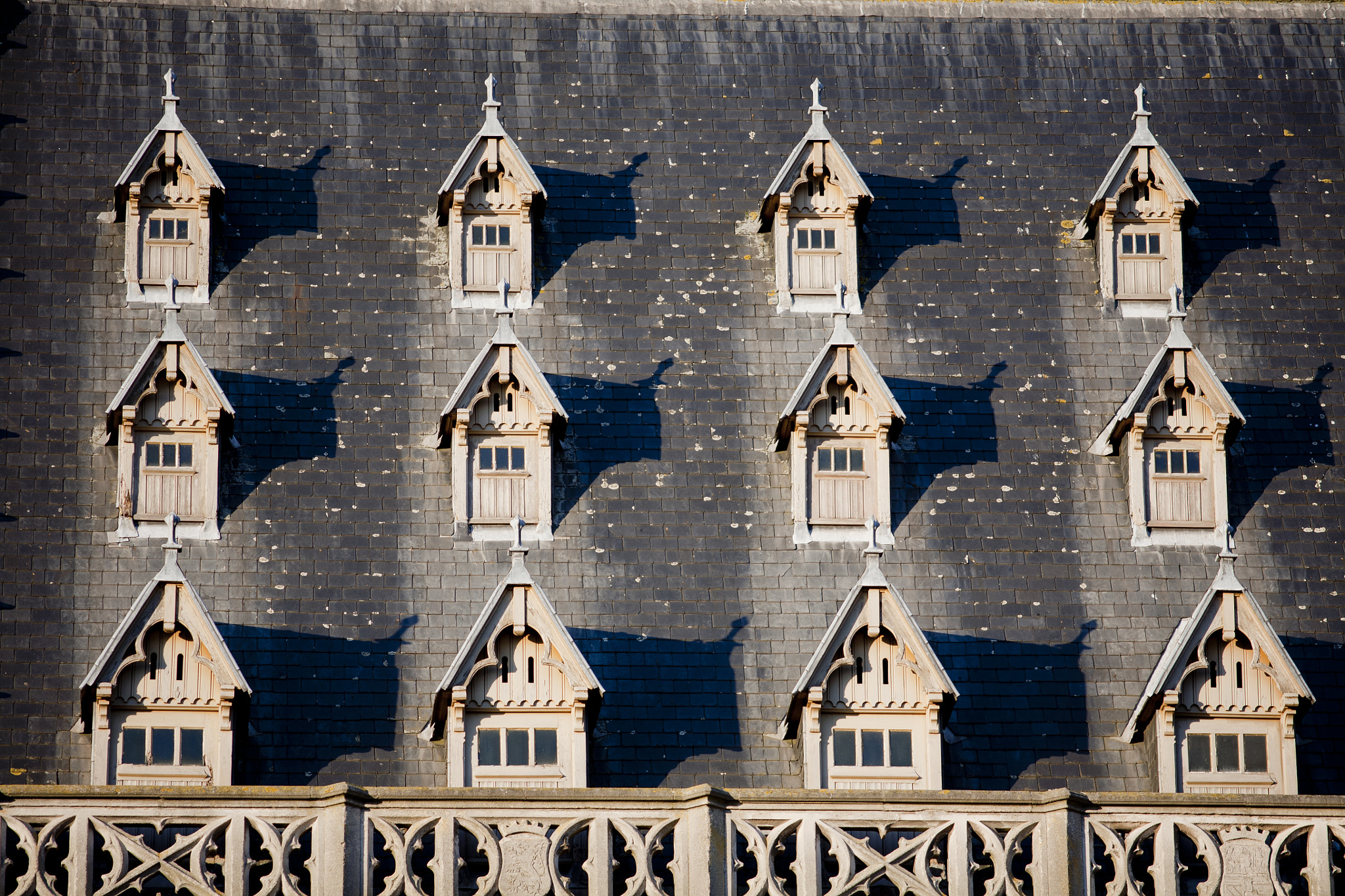 Canon EOS 5D + Canon EF 200mm F2.8L II USM sample photo. Kortrijk city hall rooftops photography