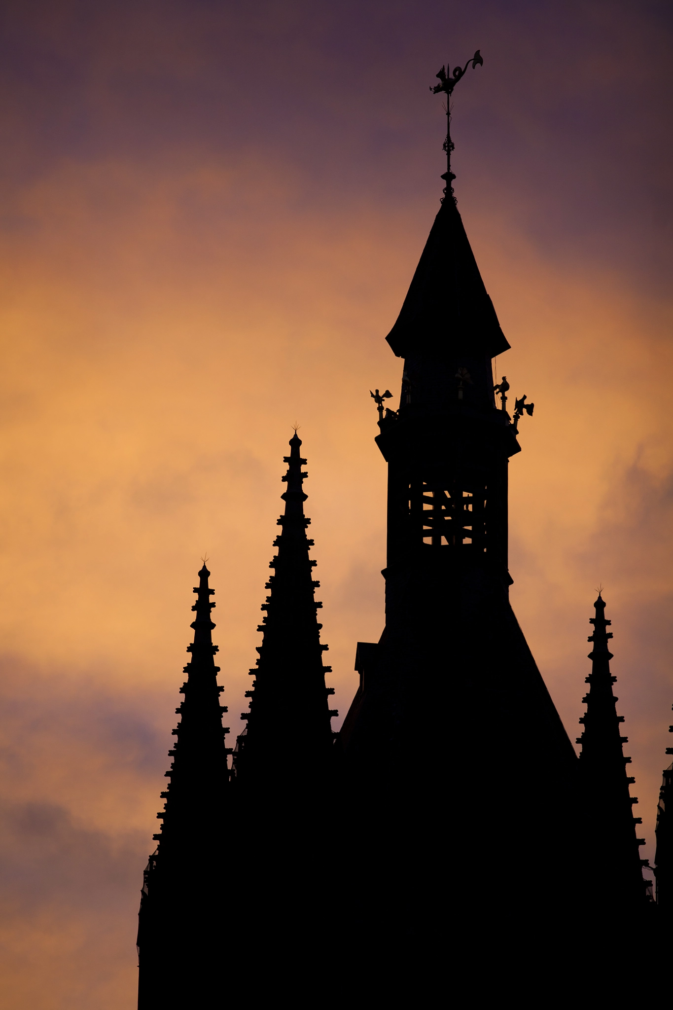 Canon EOS 5D + Canon EF 200mm F2.8L II USM sample photo. Kortrijk city hall tower photography