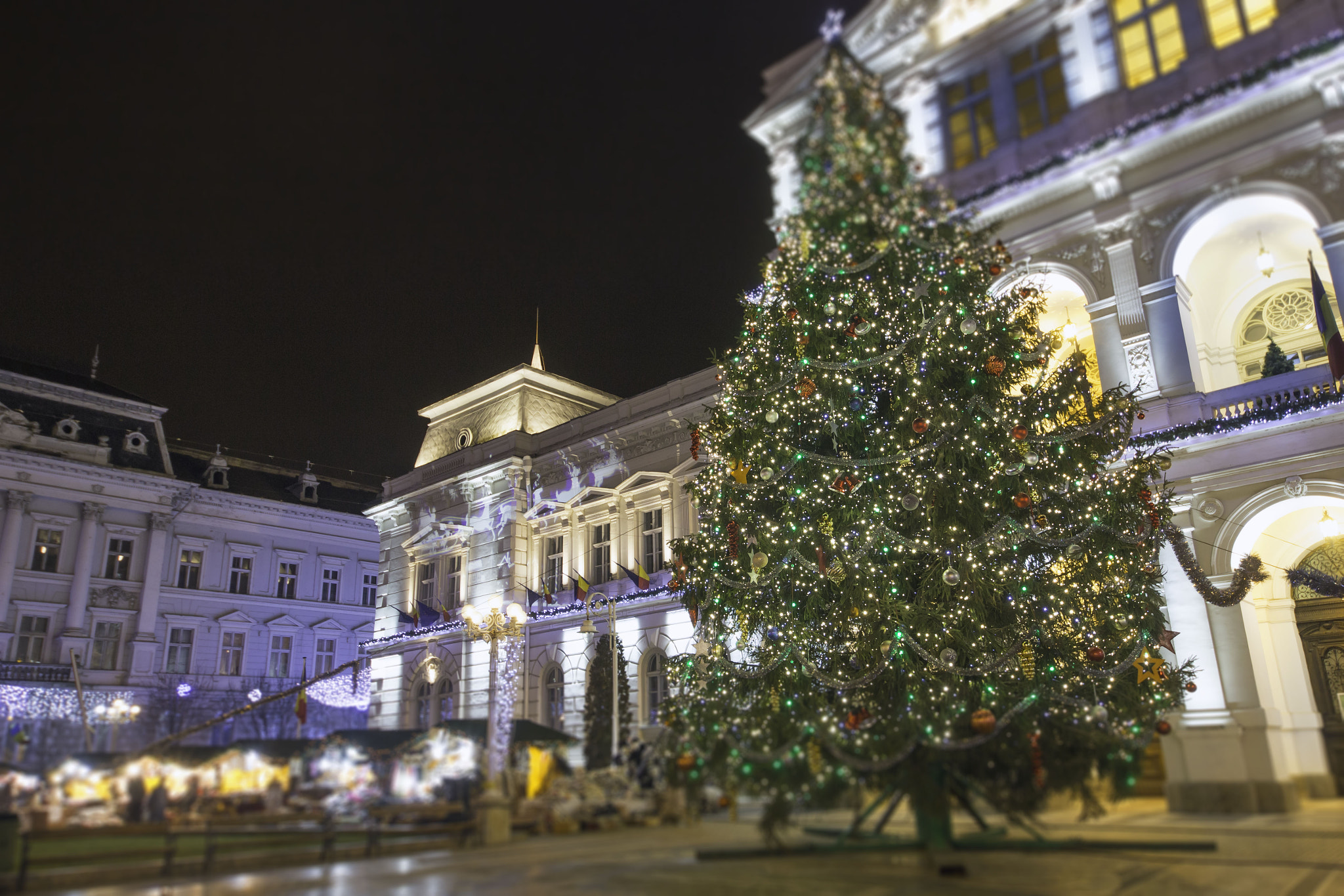 Sigma 8-16mm F4.5-5.6 DC HSM sample photo. Christmas market photography