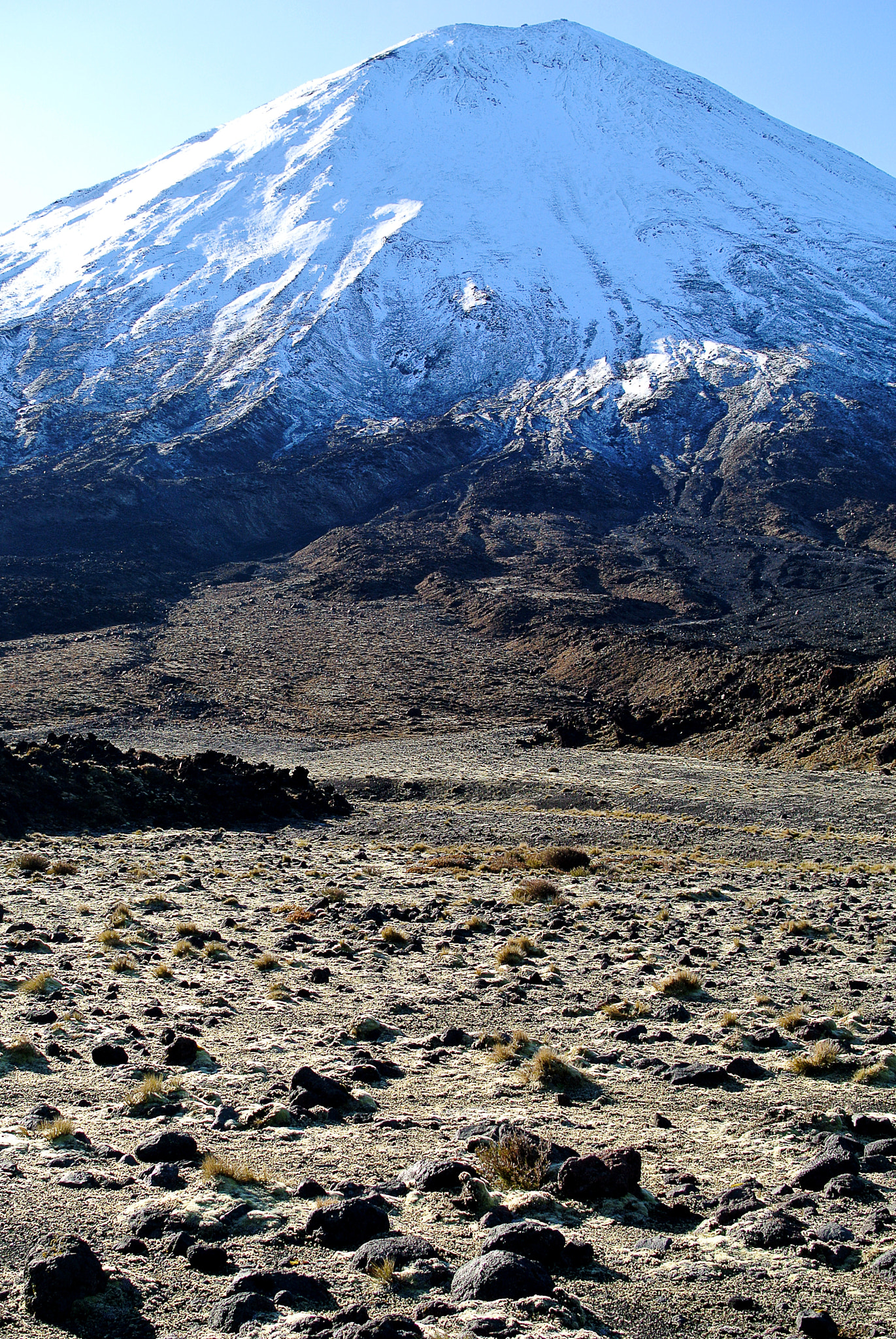 Nikon 1 V1 + Nikon 1 Nikkor 18.5mm F1.8 sample photo. Tongariro national park crossing - new zealand photography