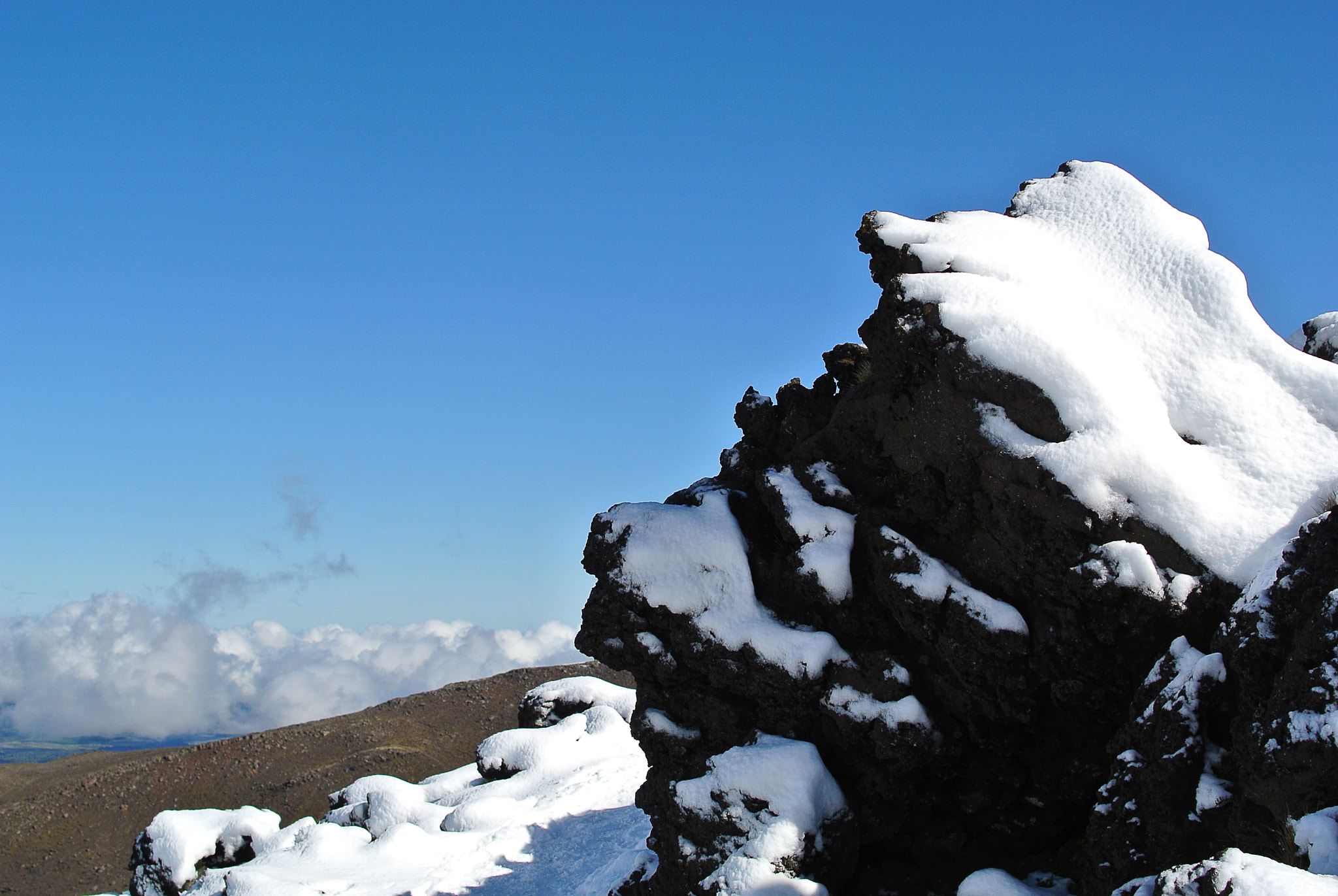 Nikon 1 V1 + Nikon 1 Nikkor 18.5mm F1.8 sample photo. Tongariro national park crossing - new zealand photography