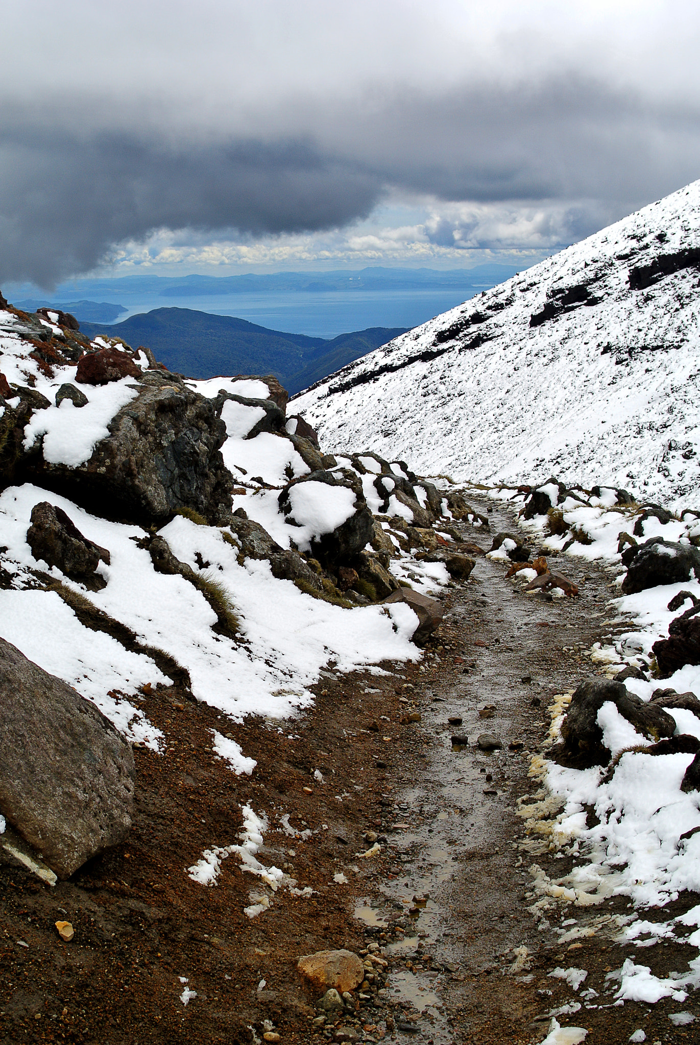 Nikon 1 V1 + Nikon 1 Nikkor 18.5mm F1.8 sample photo. Tongariro national park crossing - new zealand photography