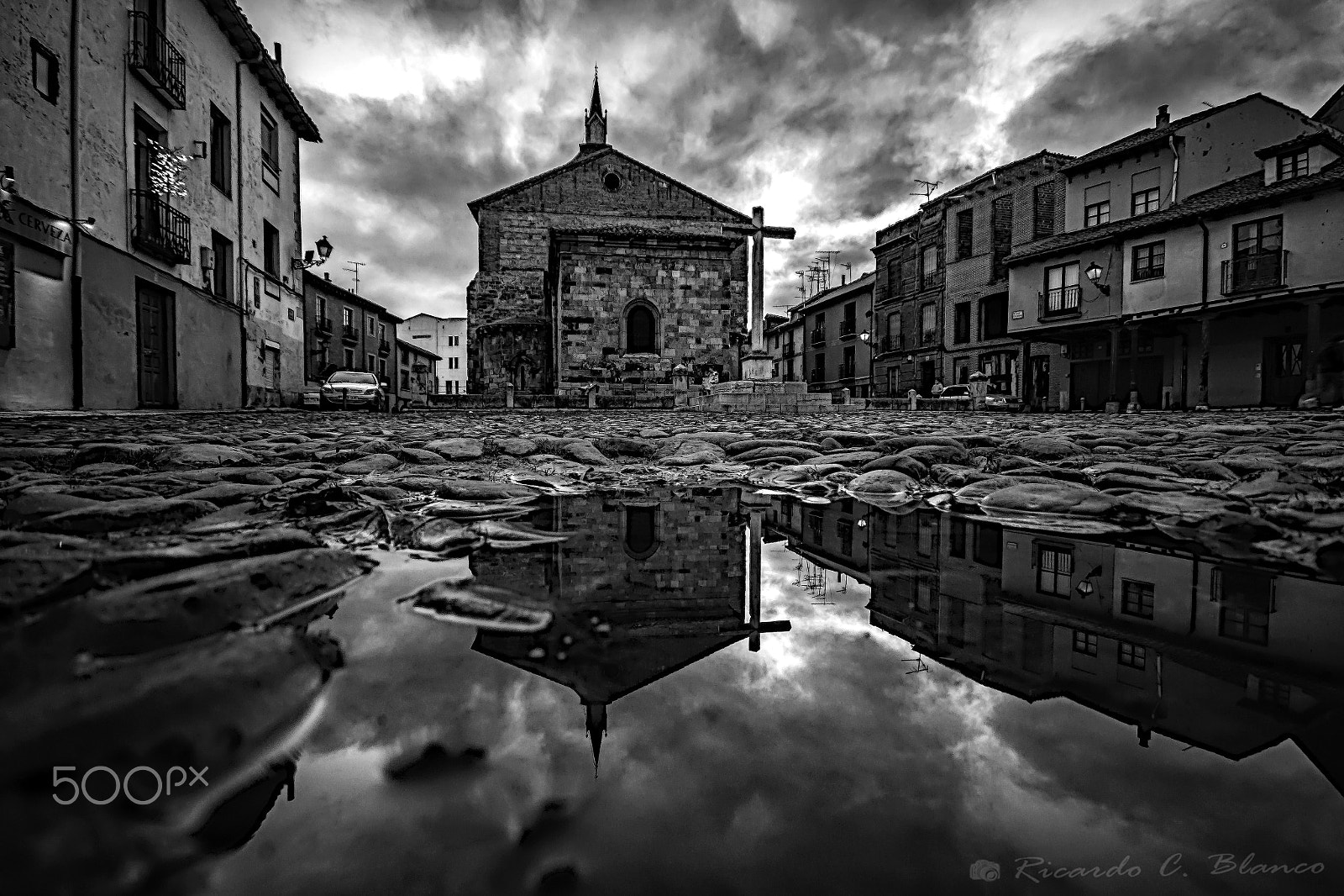 Sigma AF 10-20mm F4-5.6 EX DC sample photo. Plaza del grano in leon, spain photography
