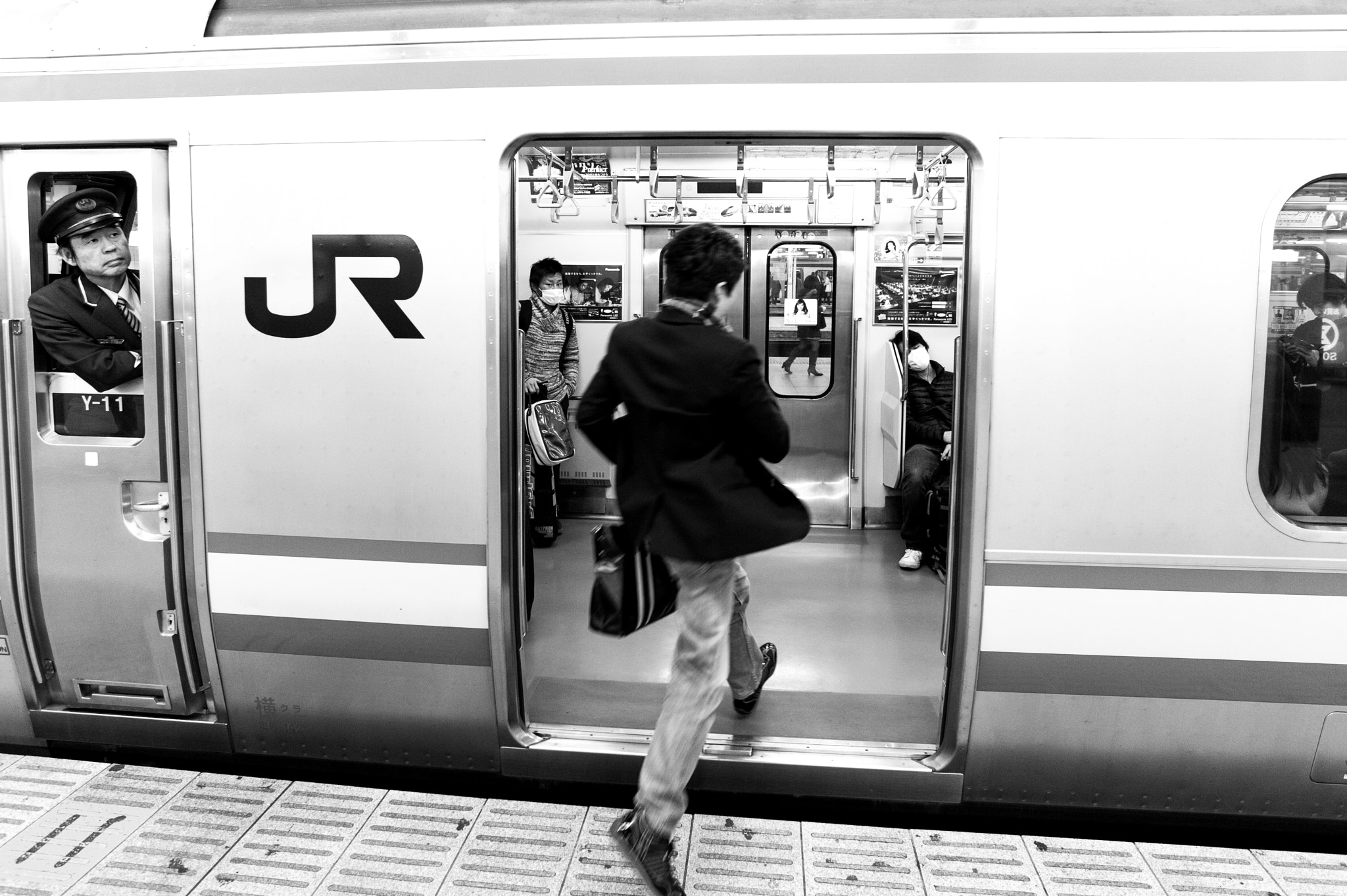 Nikon D3S + Nikon AF-S Nikkor 18-35mm F3.5-4.5G ED sample photo. Tokyo train station japan photography