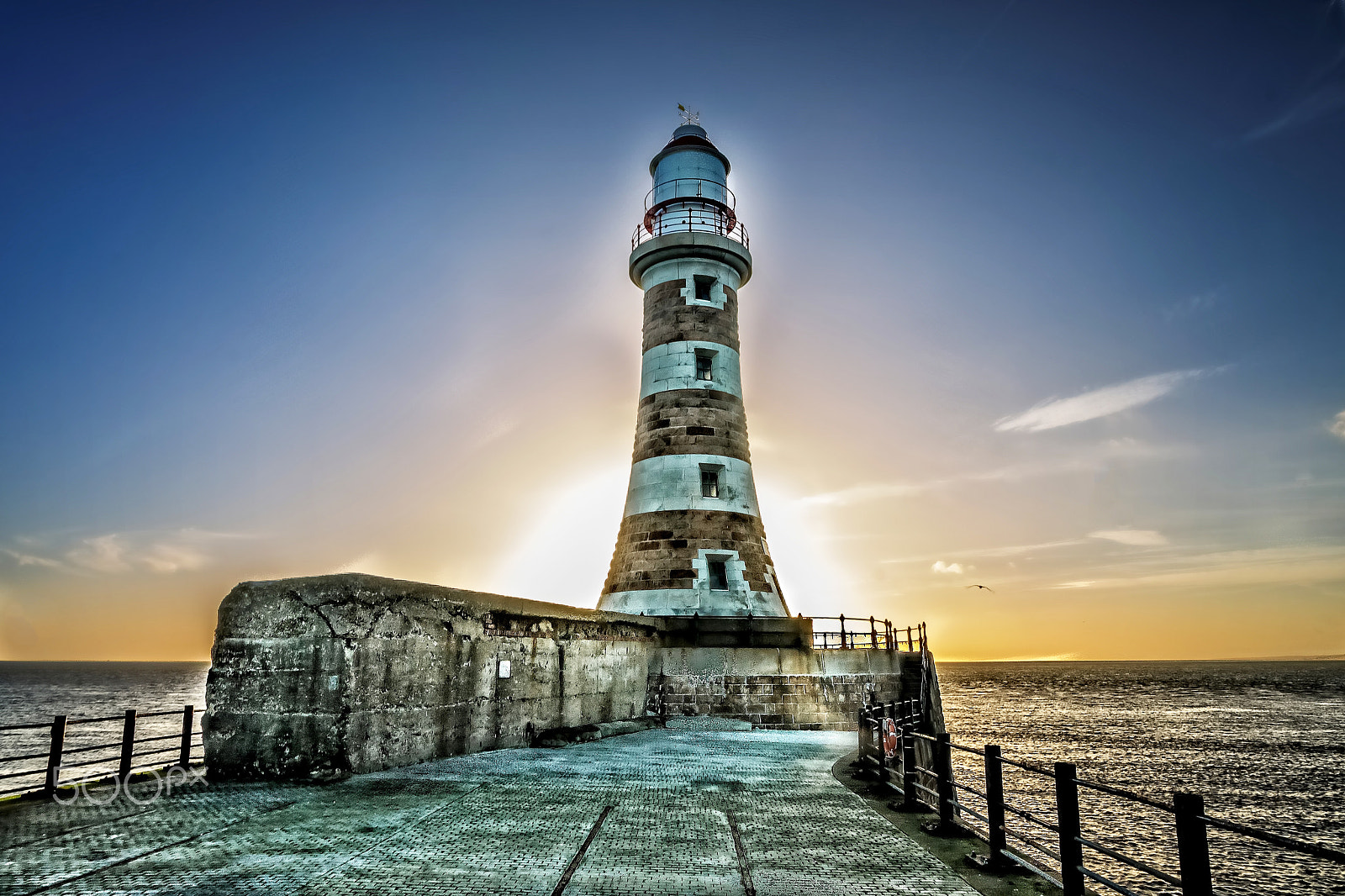 Sigma 10-20mm F3.5 EX DC HSM sample photo. Roker lighthouse photography