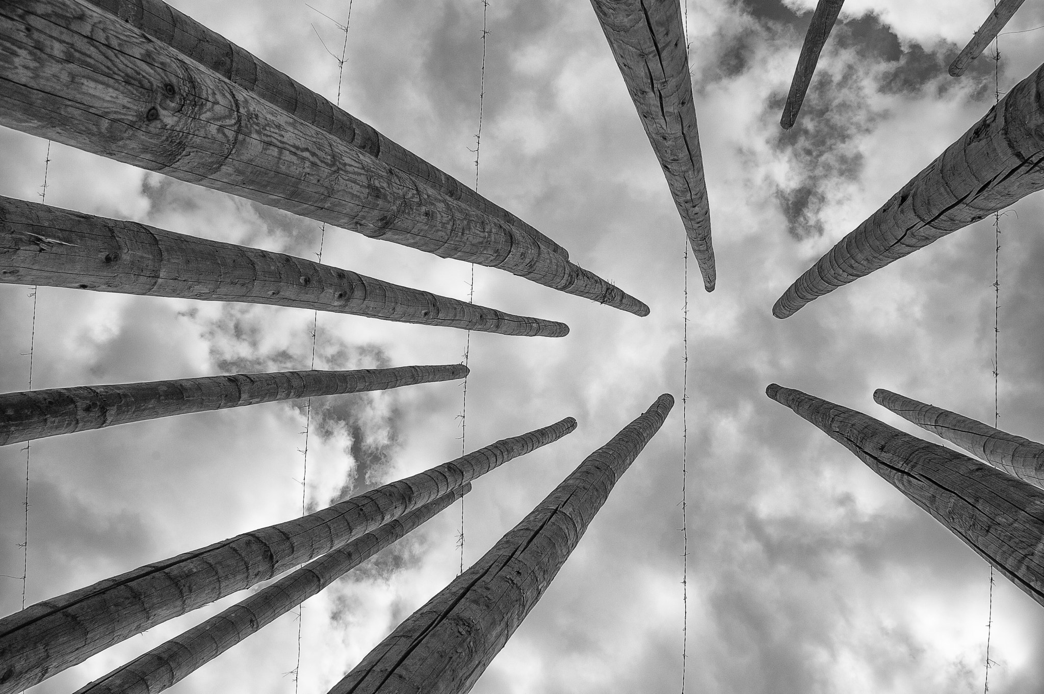 18,0-200,0 mm f/3,5-5,6 sample photo. Wooden columns photography