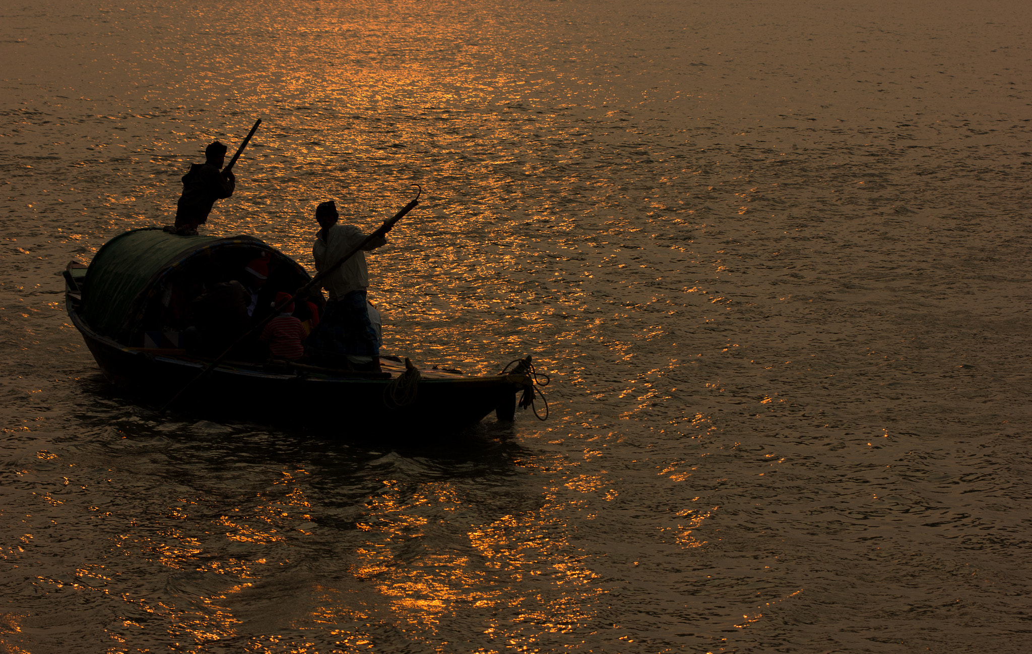 Canon EOS 600D (Rebel EOS T3i / EOS Kiss X5) + Canon EF 100mm F2.8 Macro USM sample photo. The boatmen of the ganges photography
