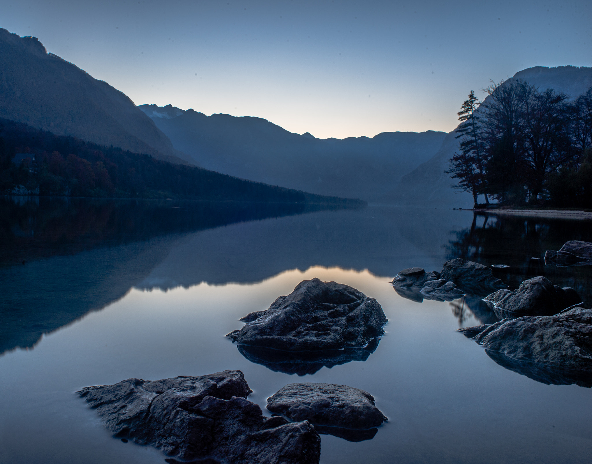 Nikon Df + AF Nikkor 28mm f/2.8 sample photo. My world is blue photography