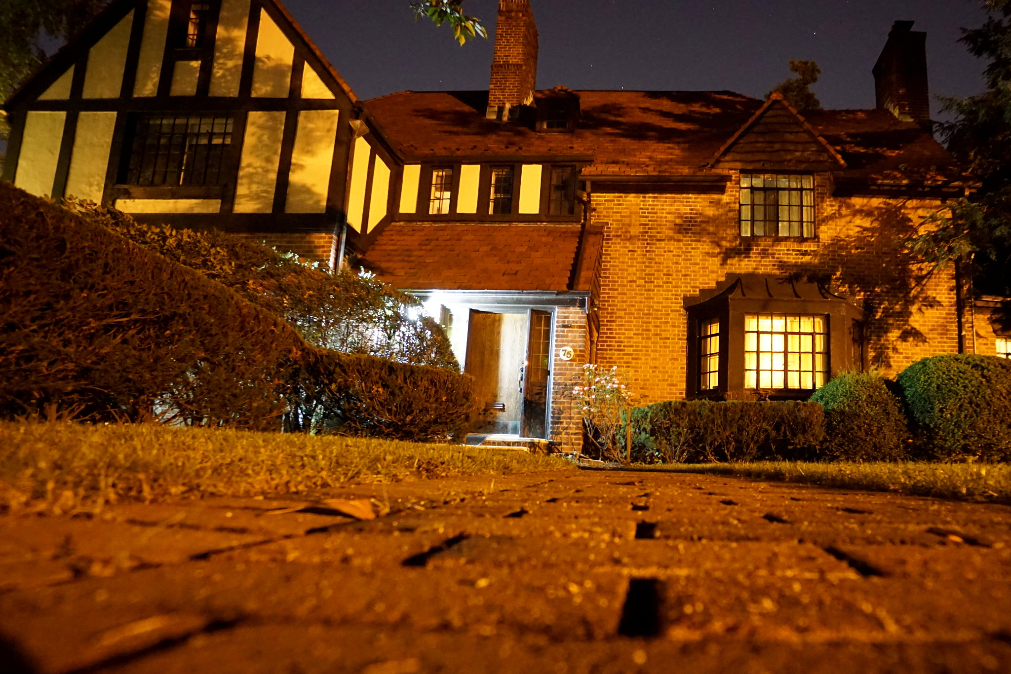 Sony a6000 + Sony E 10-18mm F4 OSS sample photo. Night house 9 photography