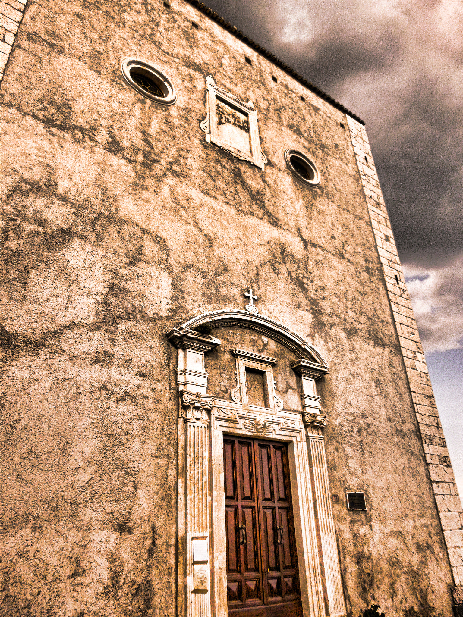 Panasonic DMC-SZ3 sample photo. Castel del monte abruzzo photography