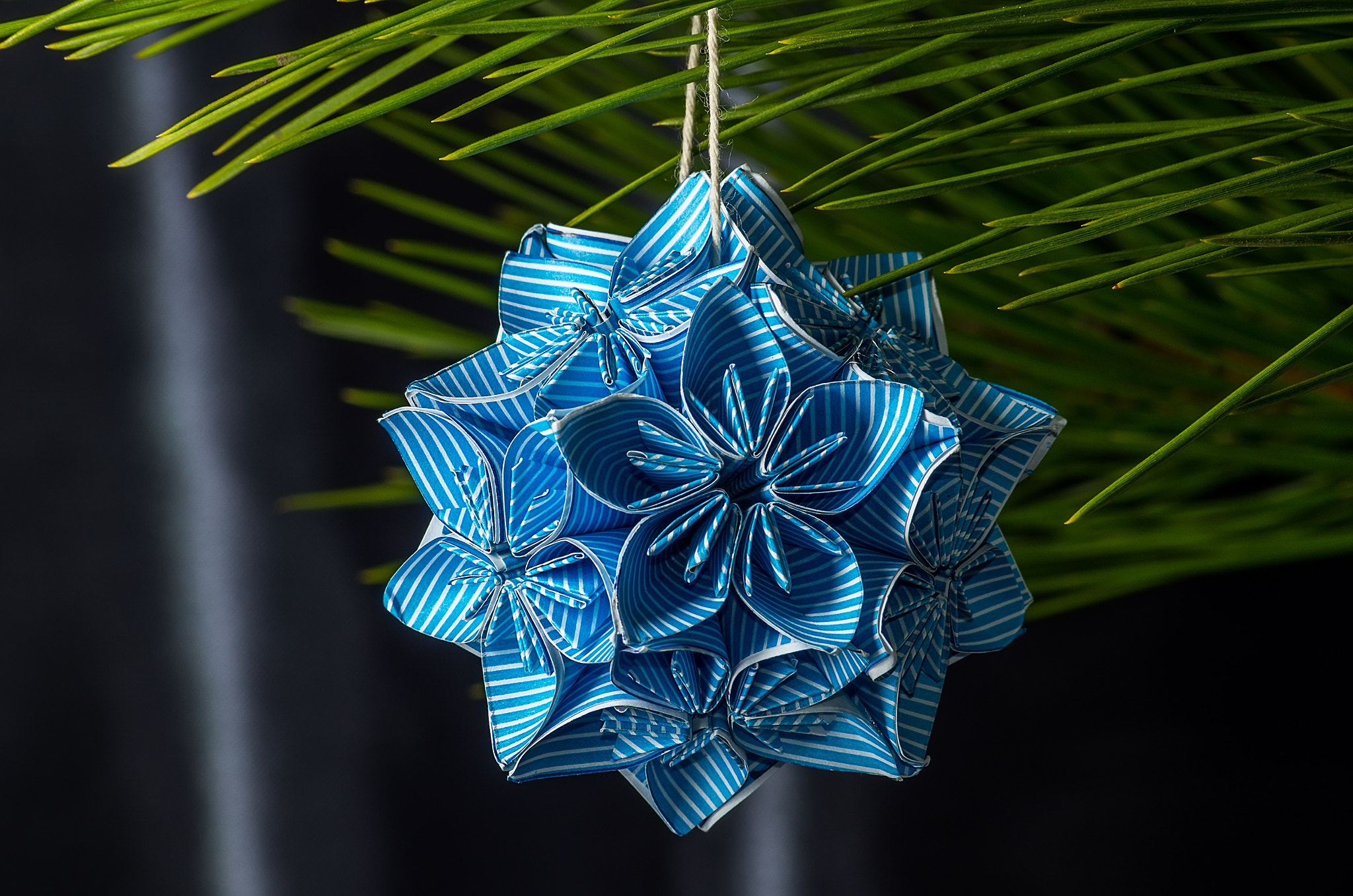 Pentax K-5 IIs + Sigma sample photo. Paper toy on christmas tree photography