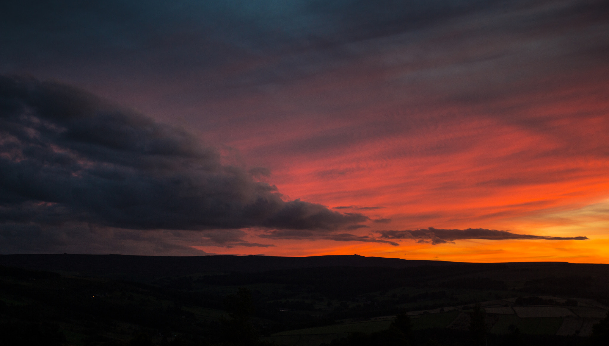 Canon EOS 700D (EOS Rebel T5i / EOS Kiss X7i) + Canon EF 16-35mm F4L IS USM sample photo. Colour clouds photography