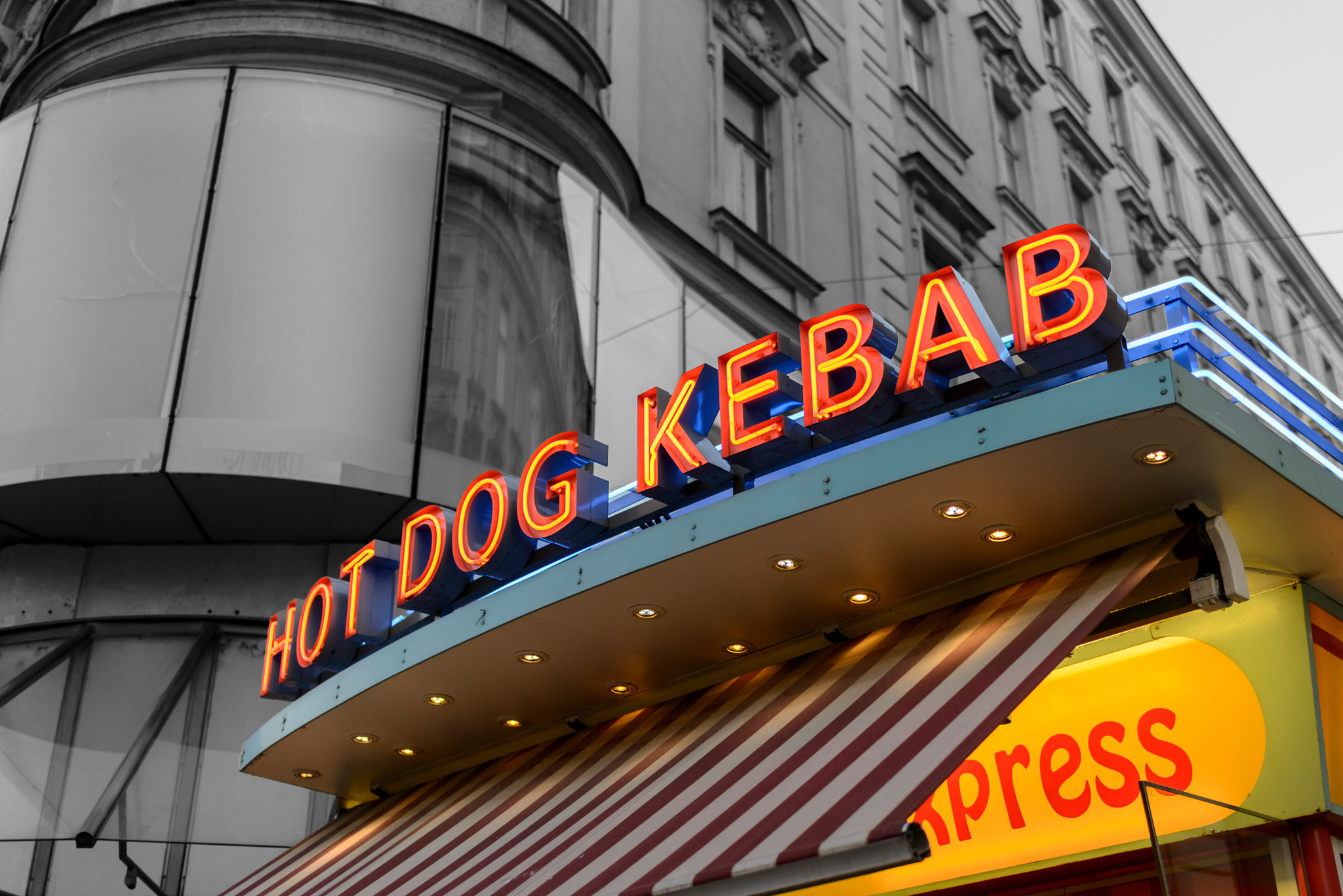 Nikon D800 + AF-S Nikkor 35mm f/1.8G sample photo. Colorful hot dog stand in vienna photography