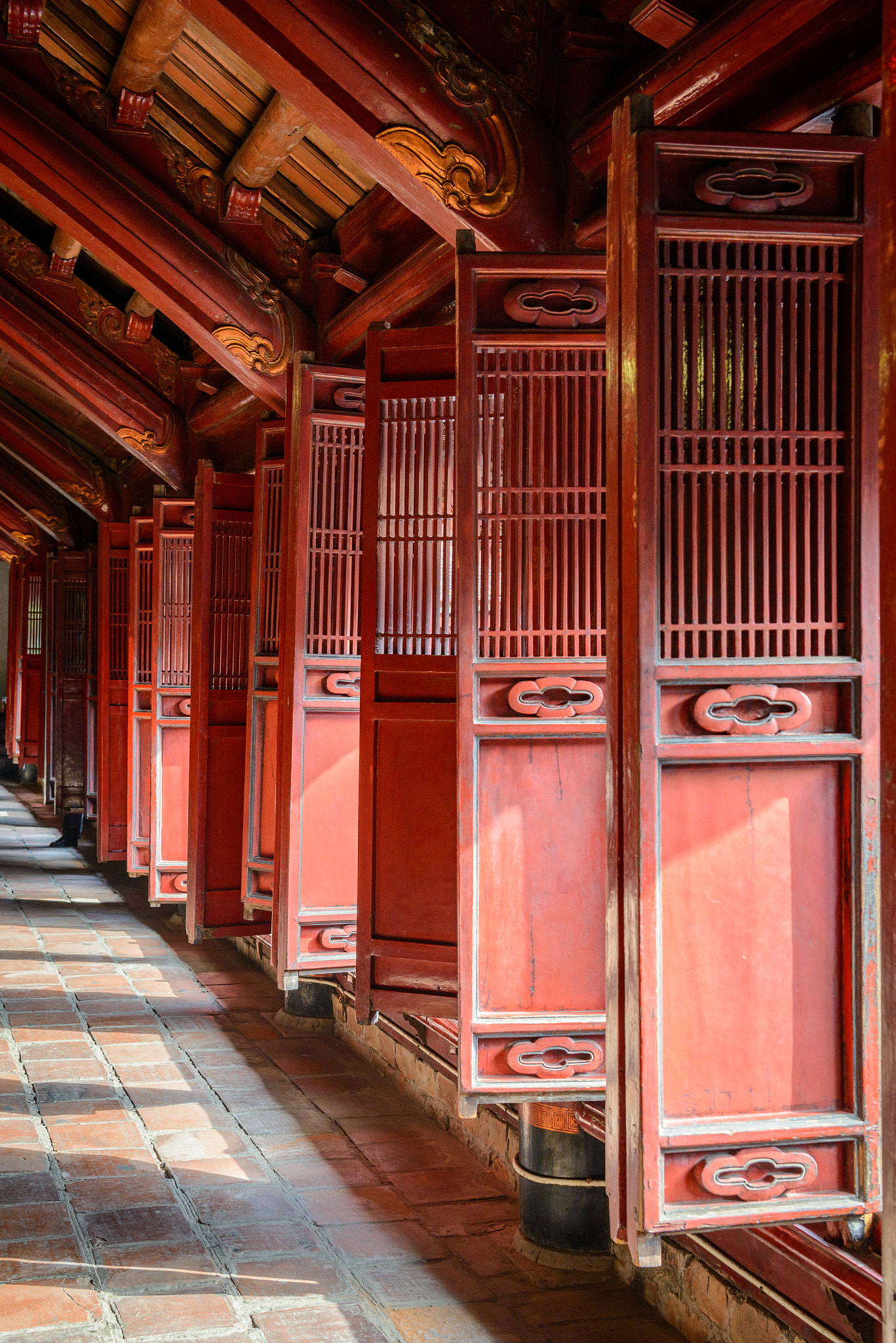 Nikon AF-S Nikkor 24-70mm F2.8E ED VR sample photo. Temple doors photography