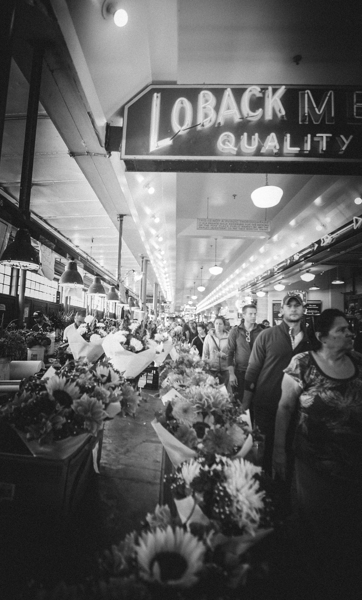 Nikon D5000 + Tokina AT-X Pro 11-16mm F2.8 DX II sample photo. Pike place seattle photography