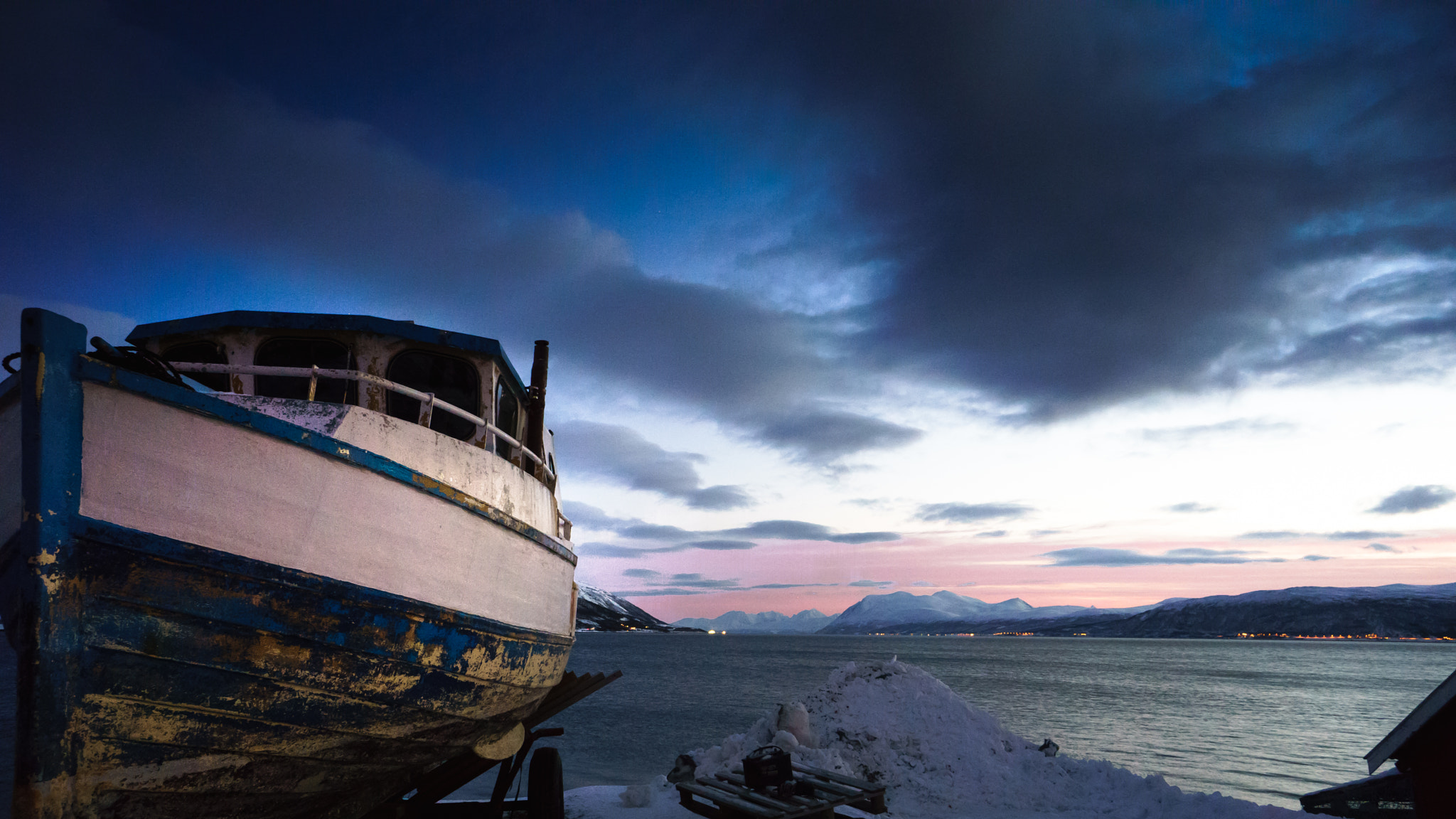 Sony a5100 + Sony E 10-18mm F4 OSS sample photo. Old boat in norway photography