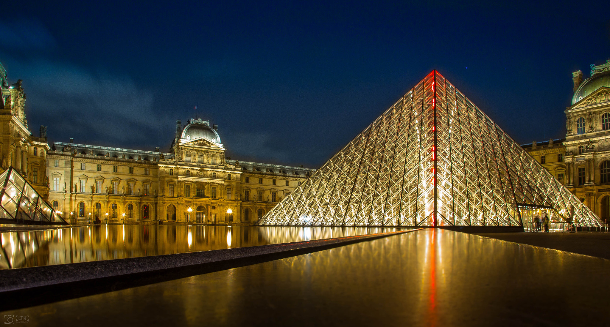 Canon EF 20-35mm F3.5-4.5 USM sample photo. Louvre museum photography