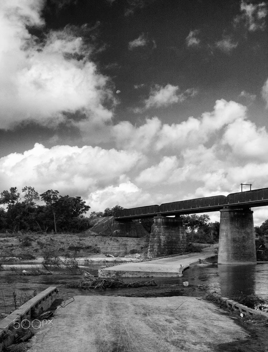 Canon EOS 40D + Sigma 24-70mm F2.8 EX DG Macro sample photo. Blanco river flood aftermath photography