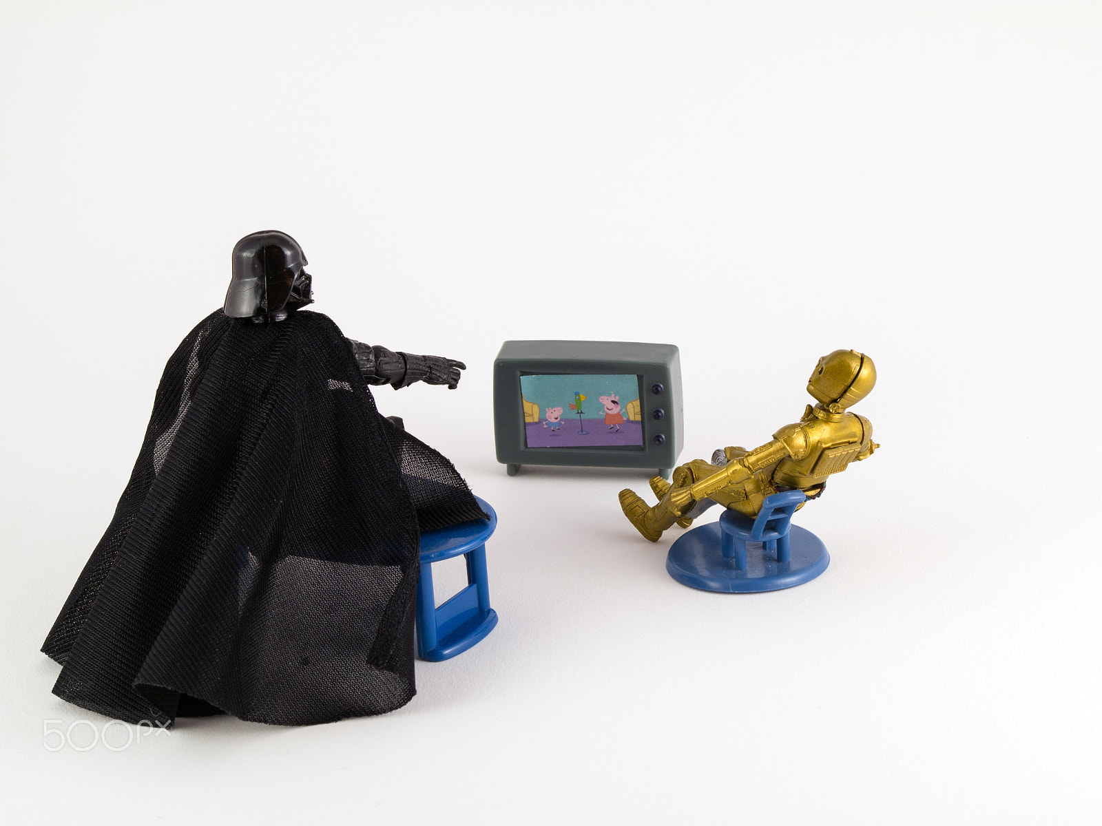 Samsung NX 50-200mm F4-5.6 ED OIS sample photo. Good friends watching peppa pig photography