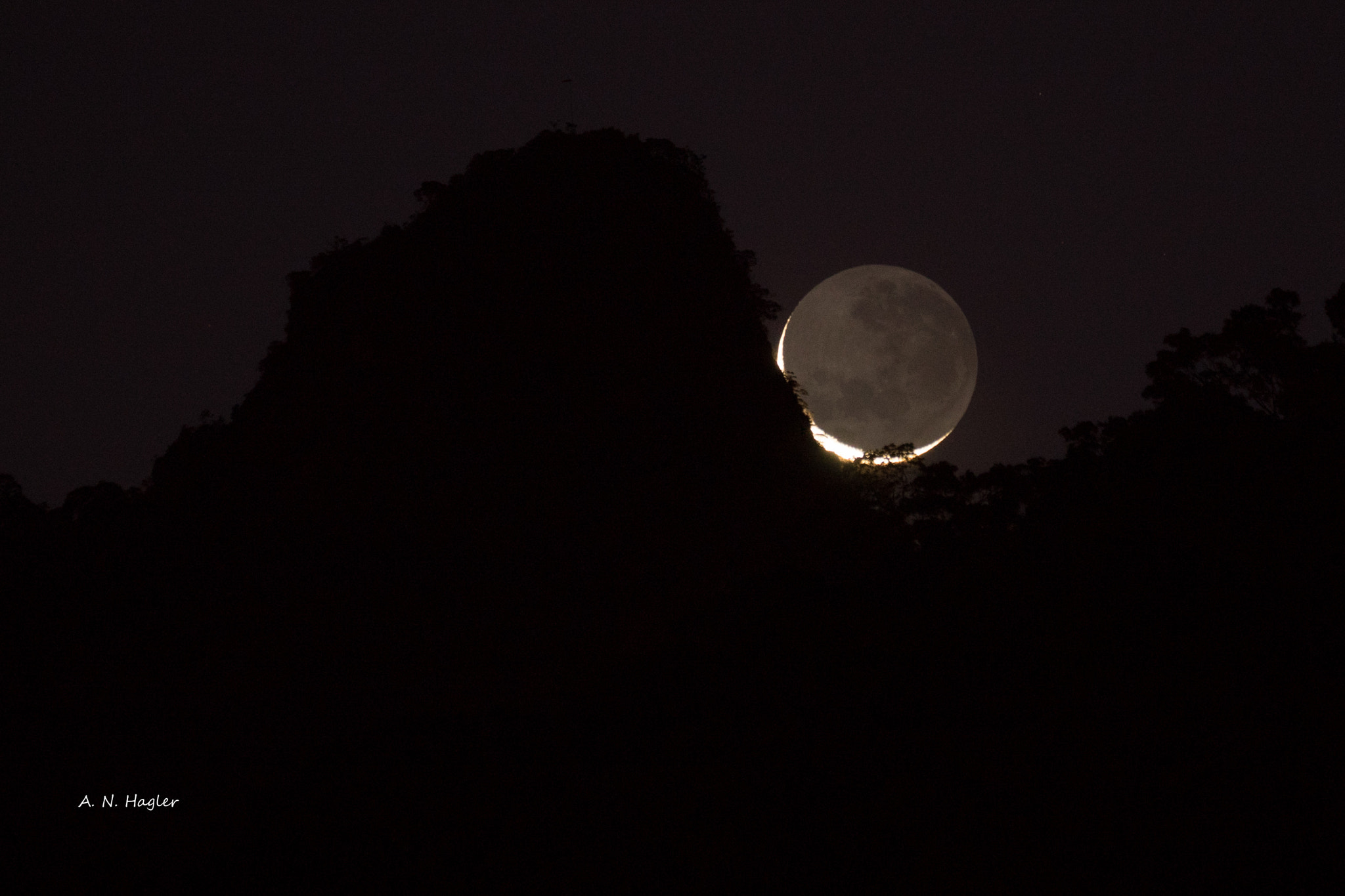 Sony 70-300mm F4.5-5.6 G SSM sample photo. New moon setting rio de janeiro photography
