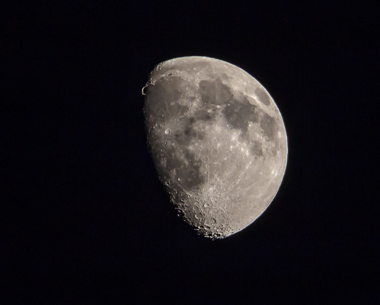 Canon EOS 100D (EOS Rebel SL1 / EOS Kiss X7) sample photo. Moon photography