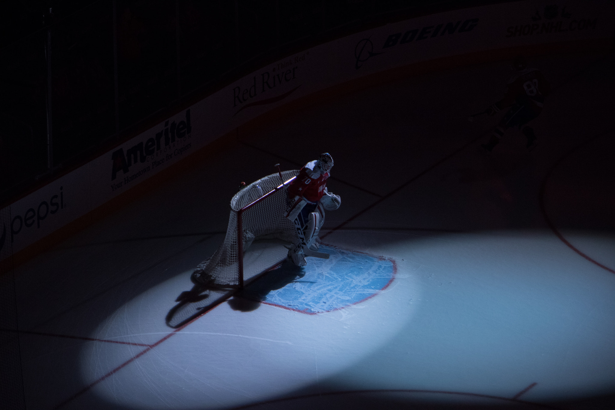 Canon EOS 750D (EOS Rebel T6i / EOS Kiss X8i) + Canon EF-S 18-135mm F3.5-5.6 IS STM sample photo. Washington capitals - braden holtby (2) photography