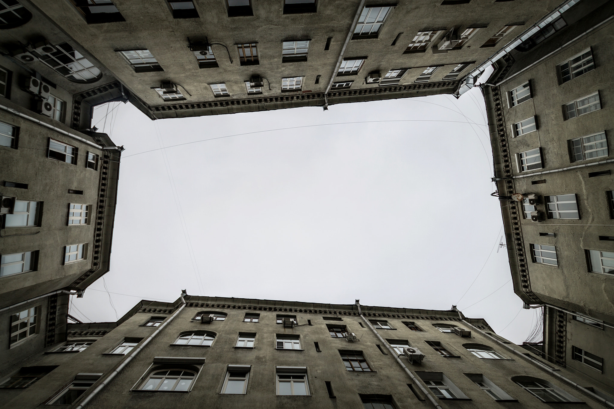 Sigma 10-20mm F3.5 EX DC HSM sample photo. Courtyard moscow photography