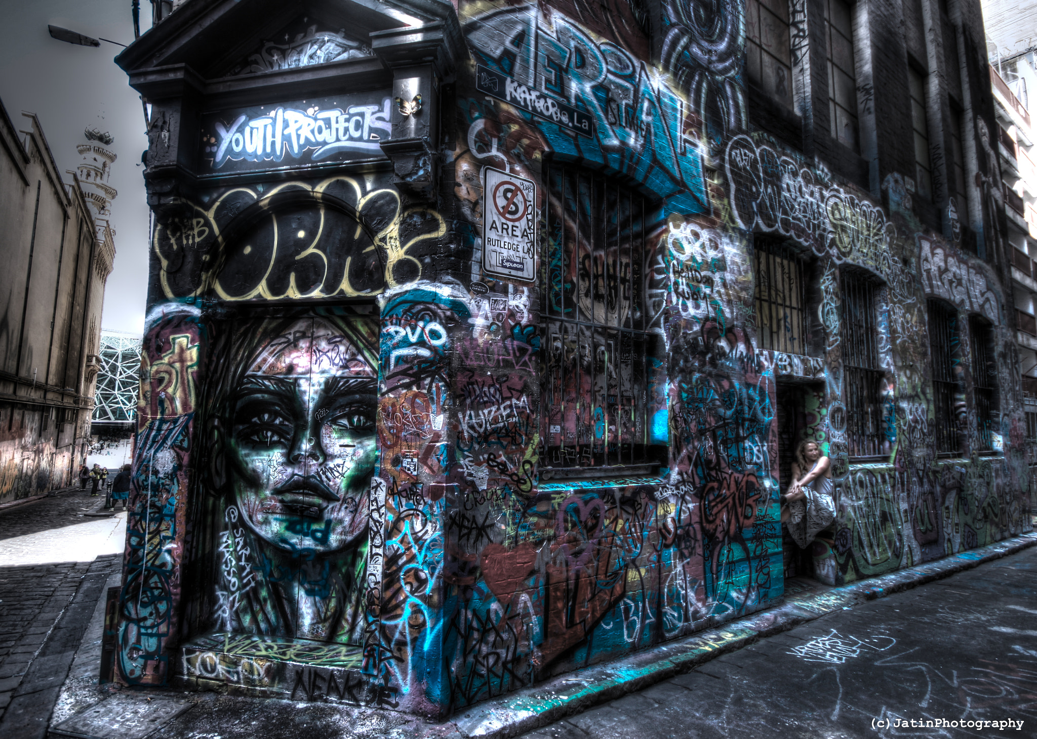 Sigma 10-20mm F4-5.6 EX DC HSM sample photo. Graffiti lady with real one photography