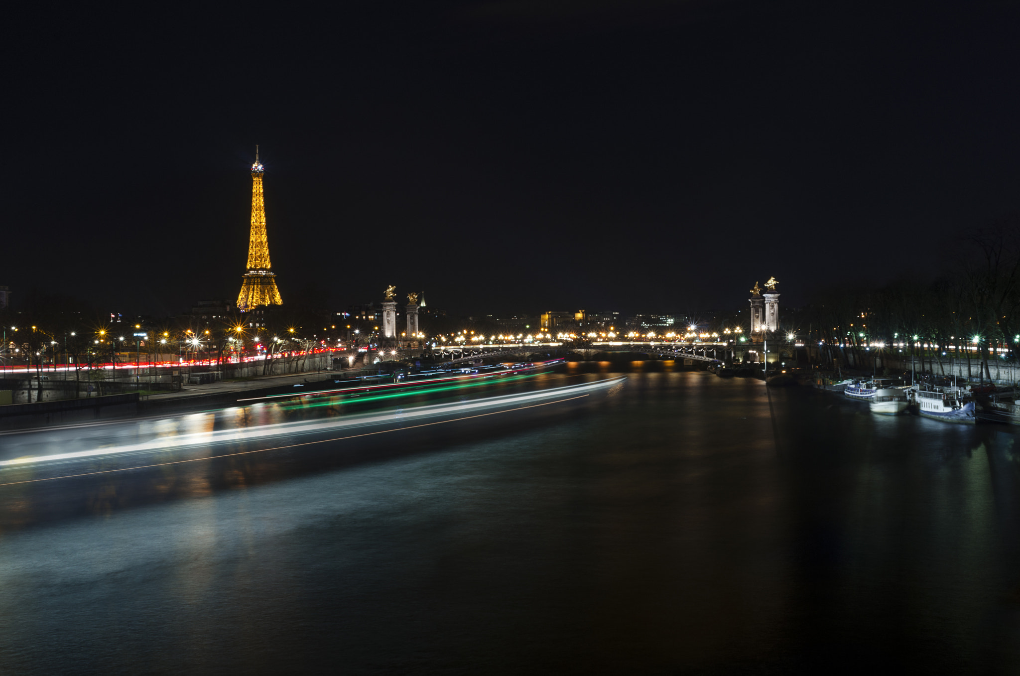 Nikon D7000 + AF Nikkor 28mm f/2.8 sample photo. Pont alexandre iii photography