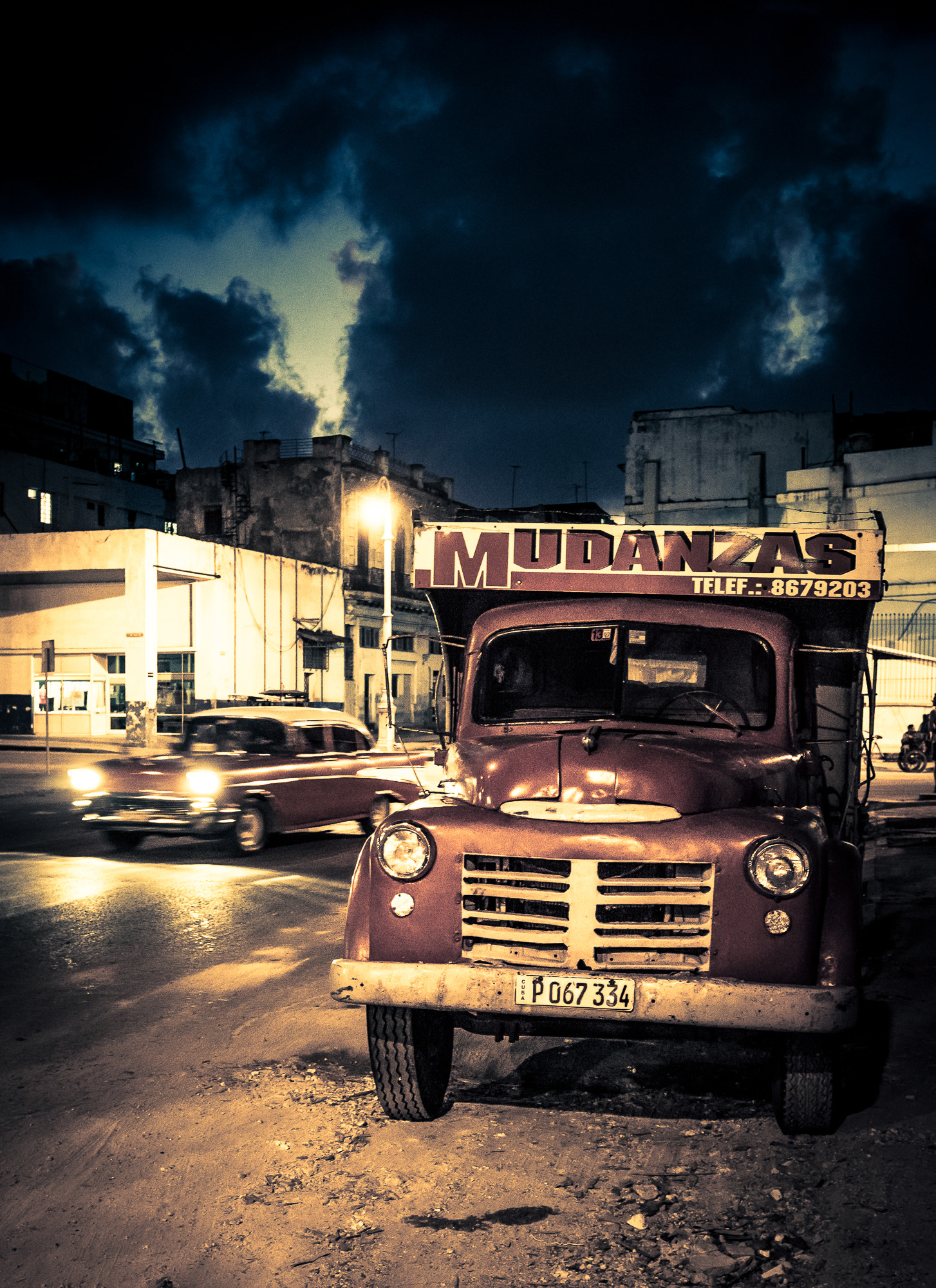 Sony a7R + Canon EF 16-35mm F4L IS USM sample photo. Busy street of havana photography
