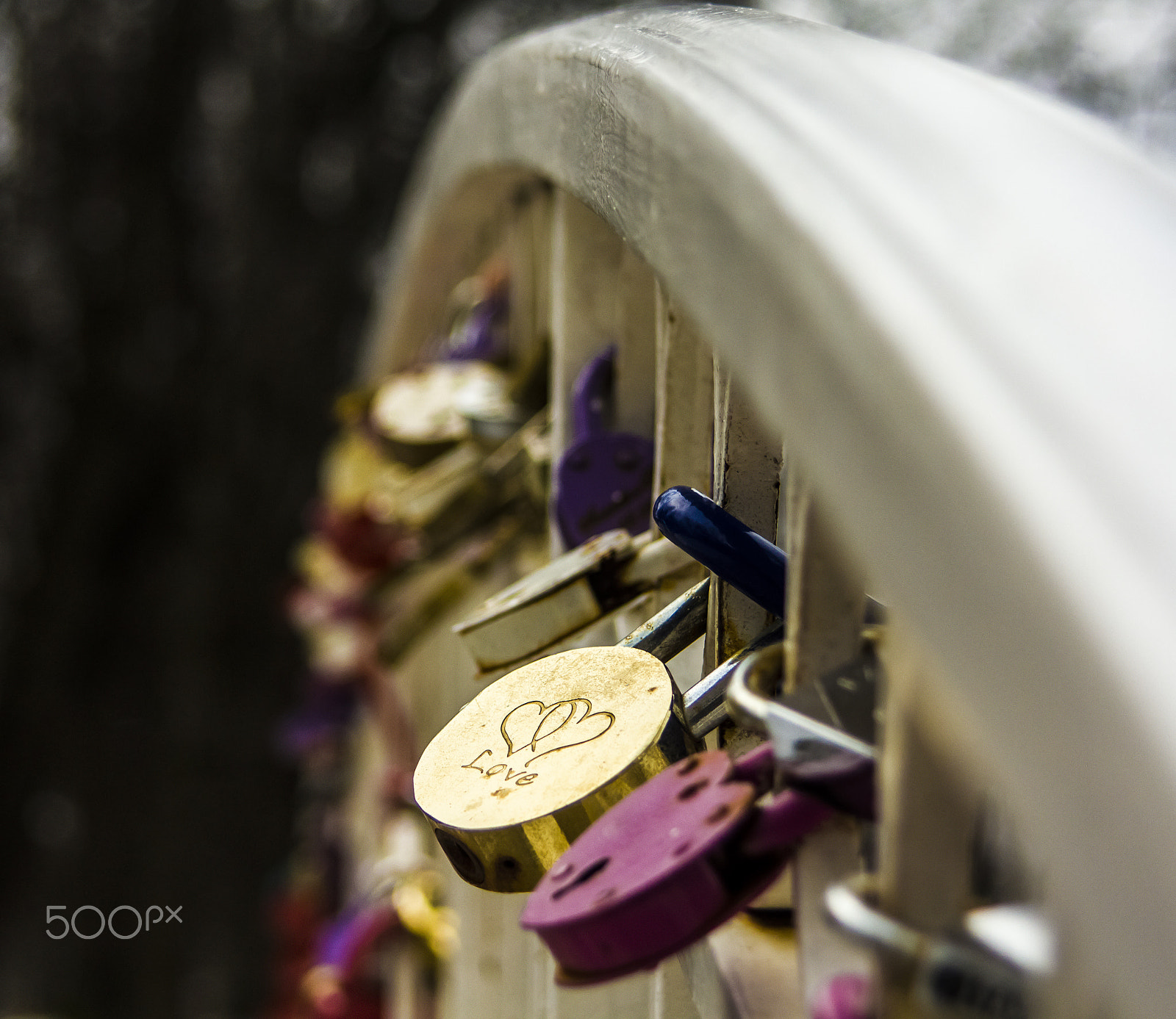 Canon EF 35-105mm f/4.5-5.6 USM sample photo. Locks photography