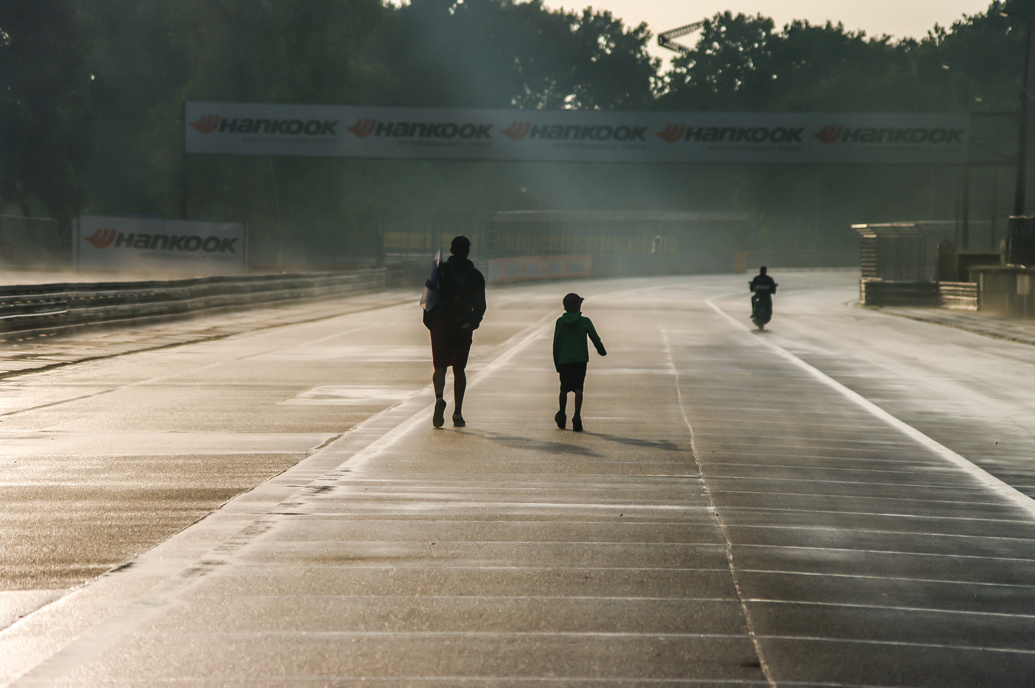 Pentax smc DA 55-300mm F4.0-5.8 ED sample photo. Racing's over, for today photography